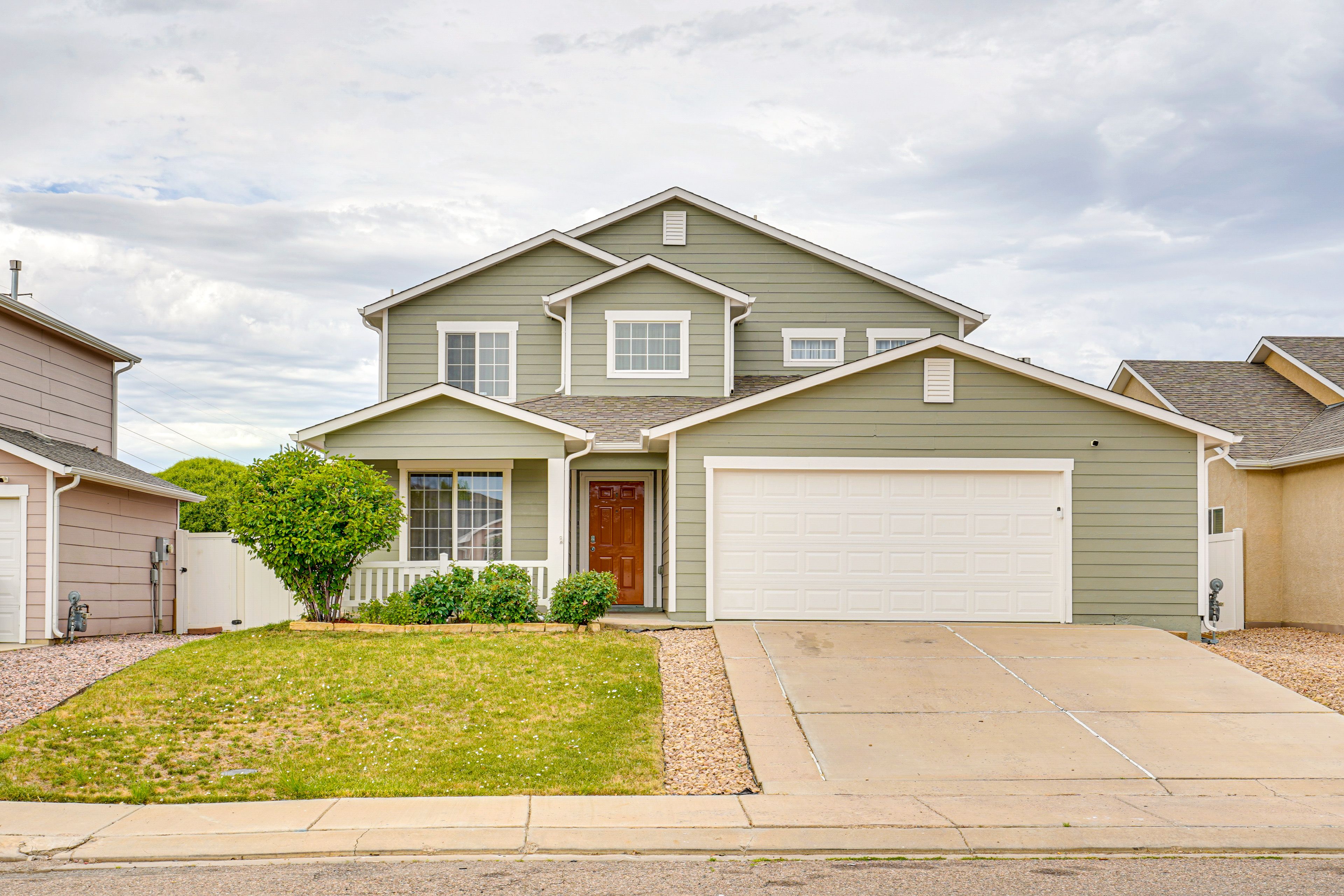 Property Exterior | Fenced-In Yard | Covered Patio