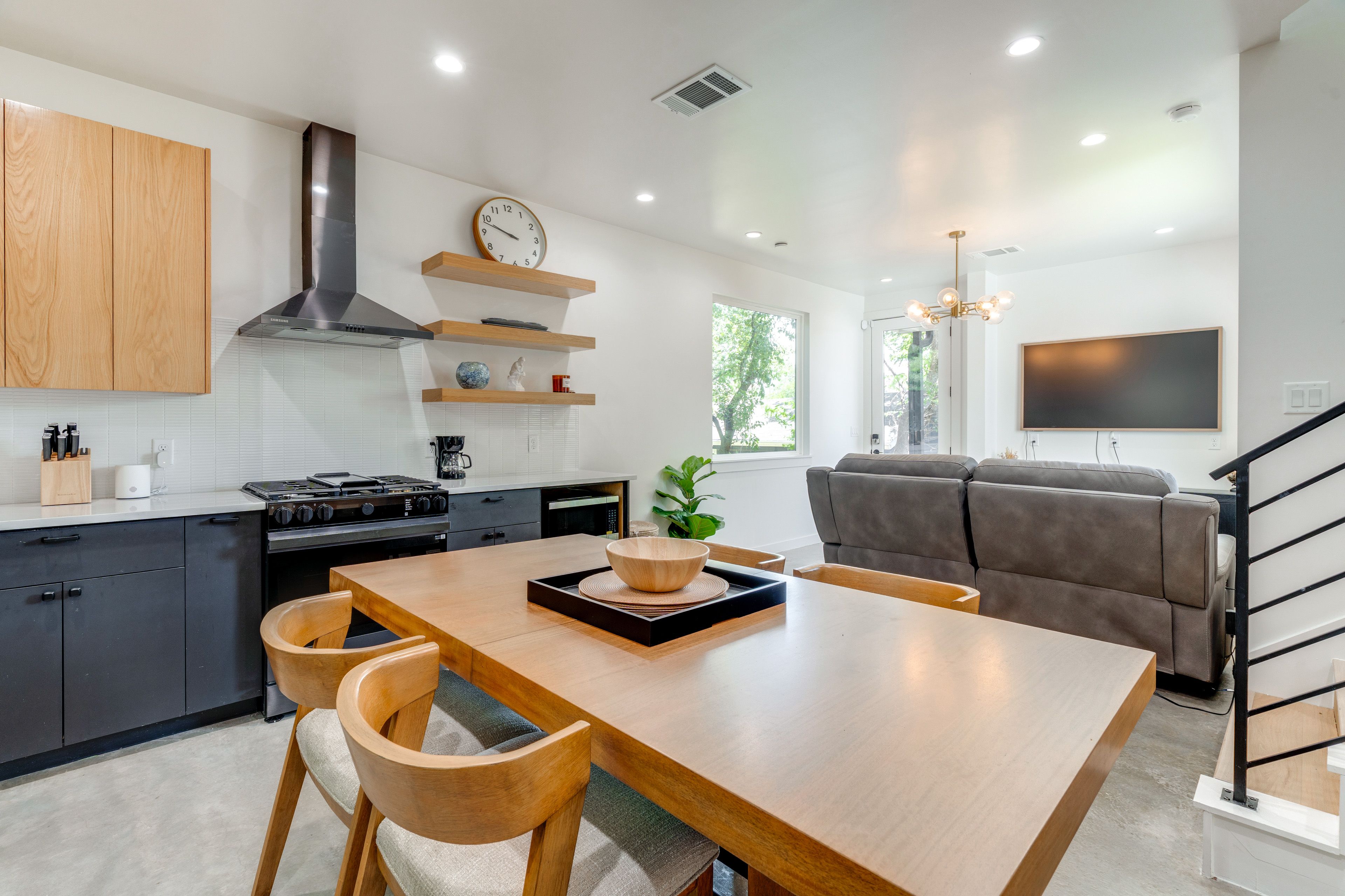 Austin Vacation Rental | 3BR | 2.5BA | 1,433 Sq Ft | 9 Steps Required