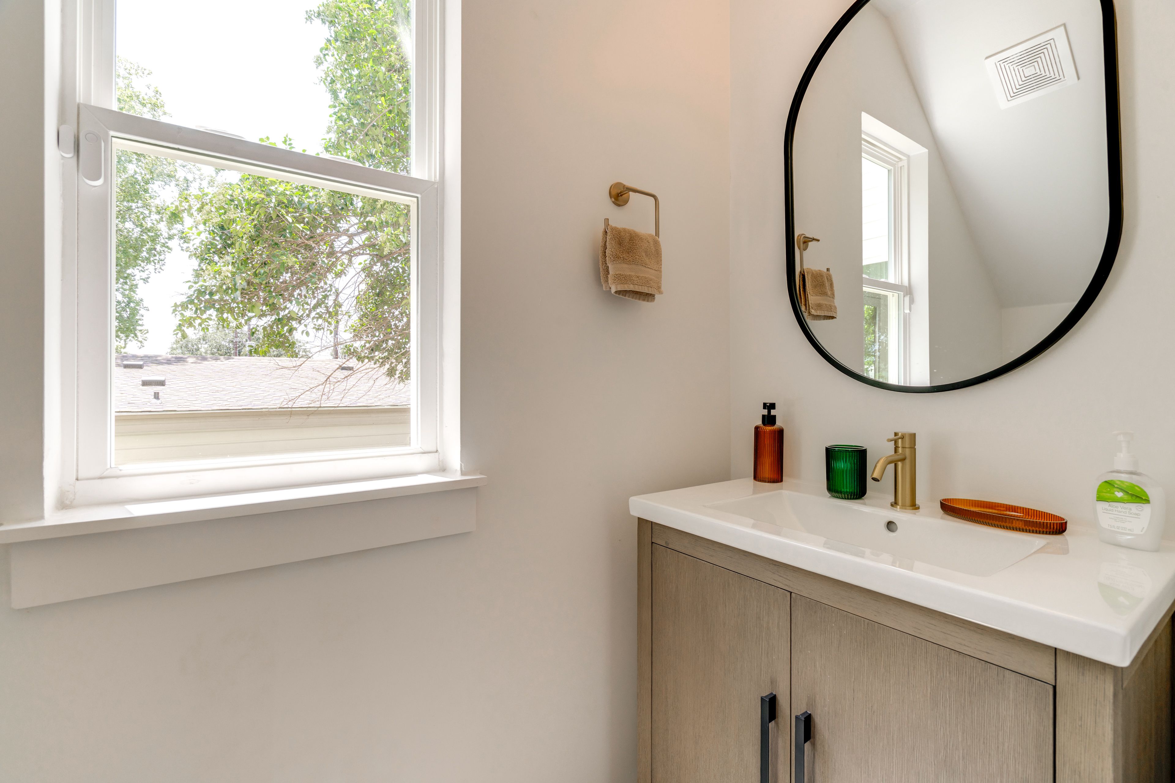Half Bathroom | 1st Floor