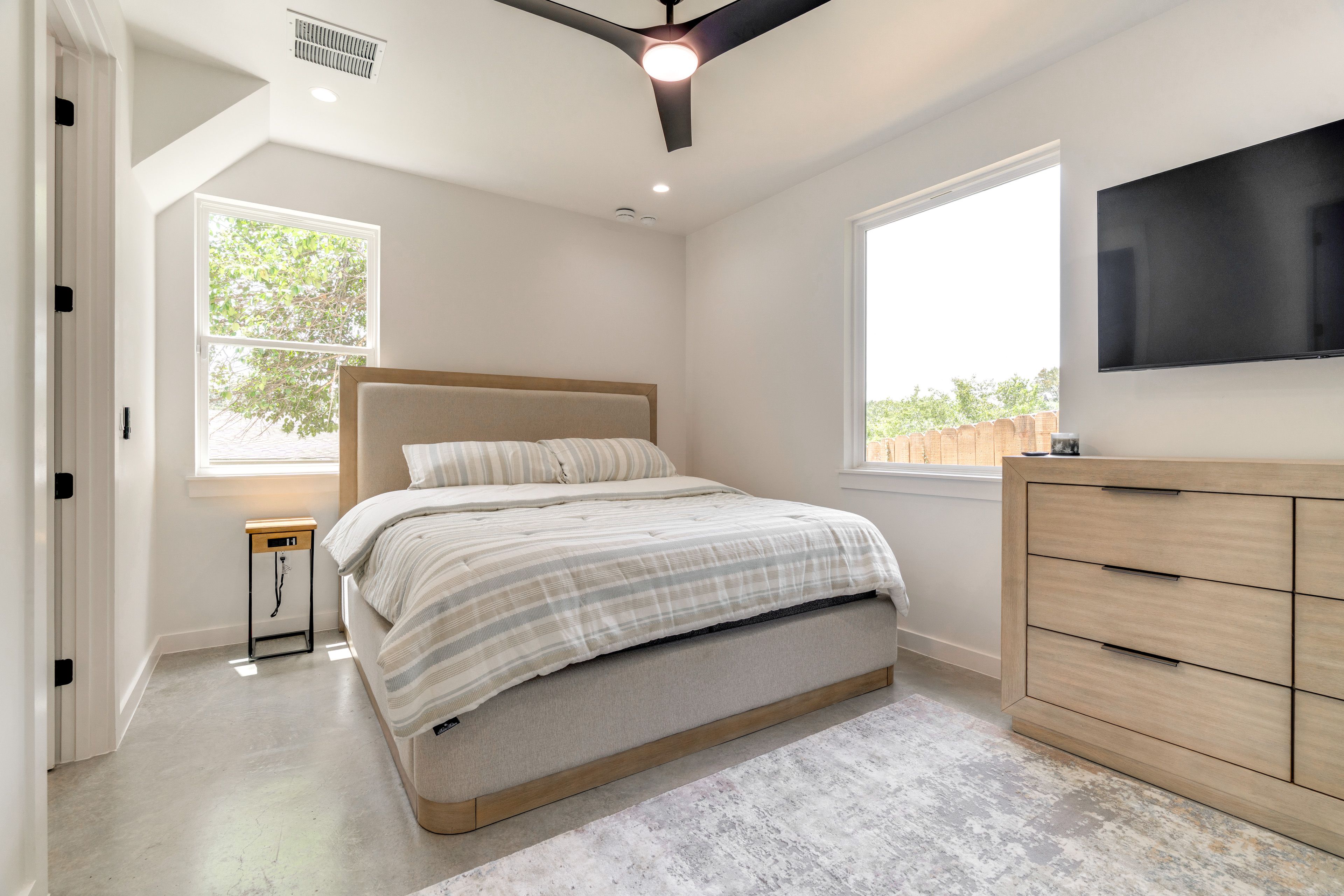 Bedroom 1 | 1st Floor | King Bed