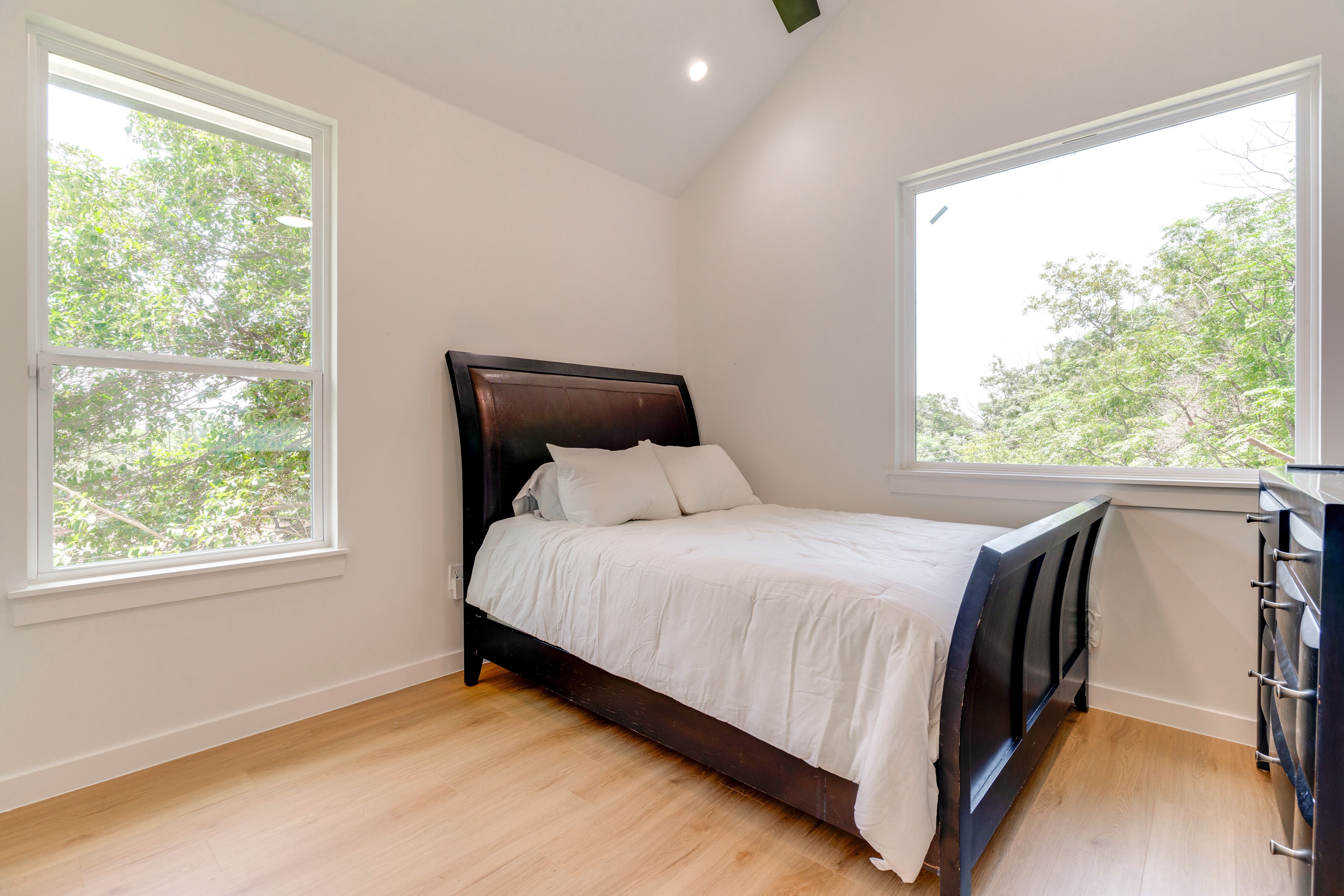 Bedroom 2 | 2nd Floor | Queen Bed