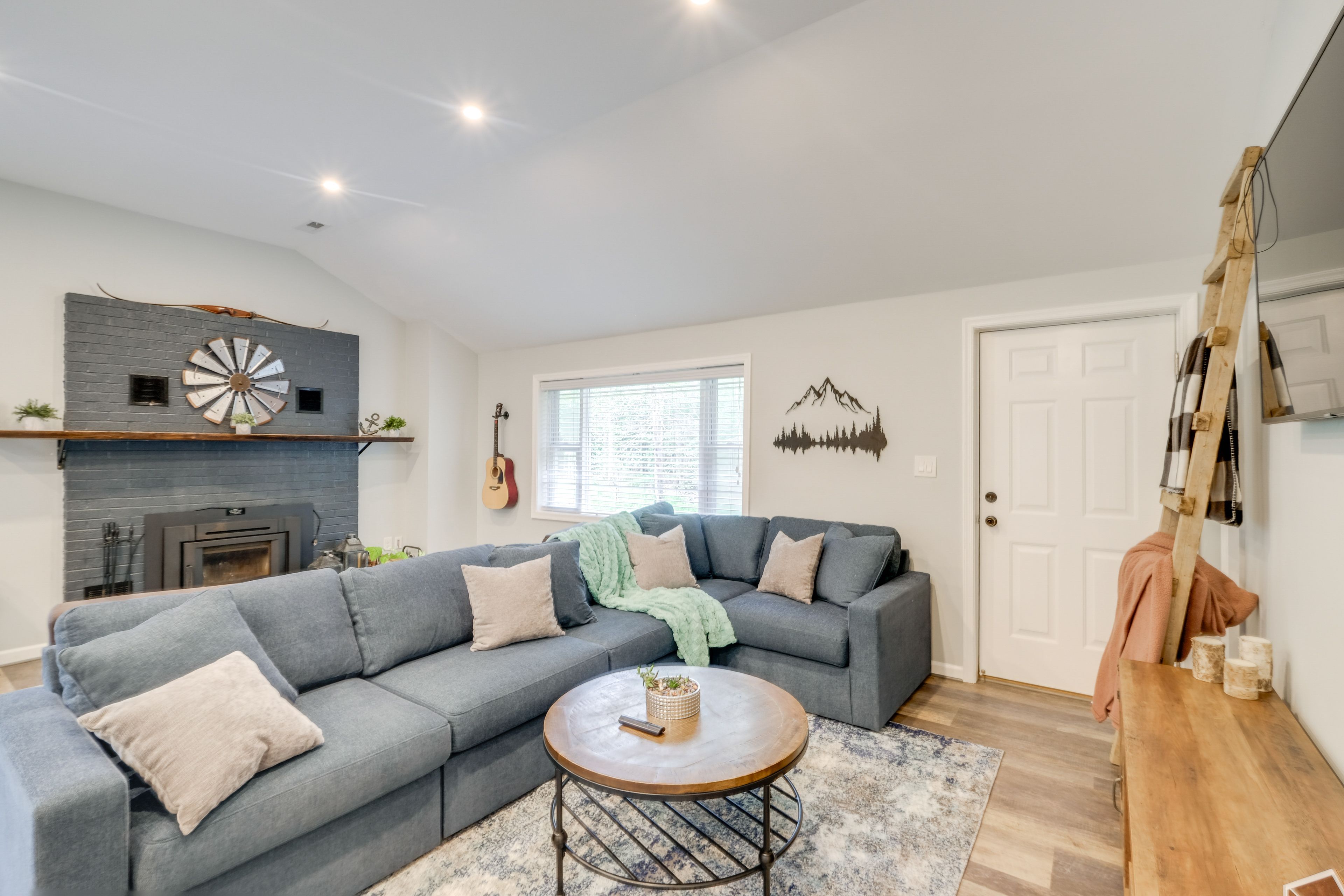 Living Room | Main Level | Smart TV | Central A/C & Heating | High-Speed WiFi