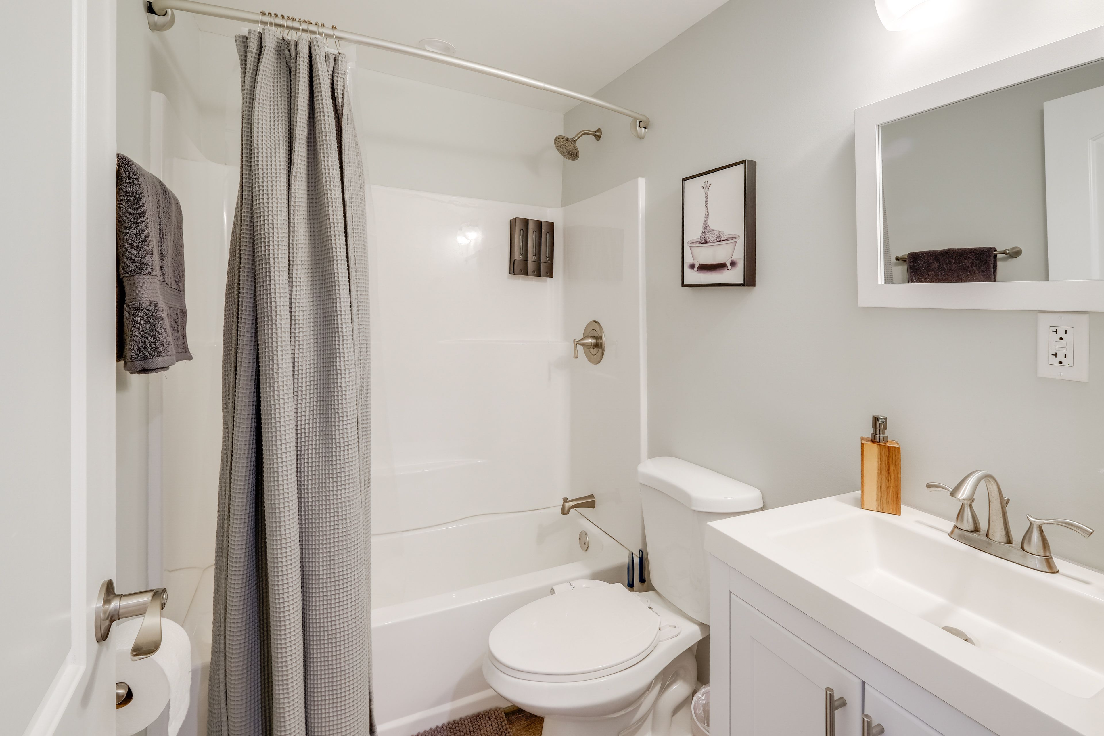 Full Bathroom | Main Level