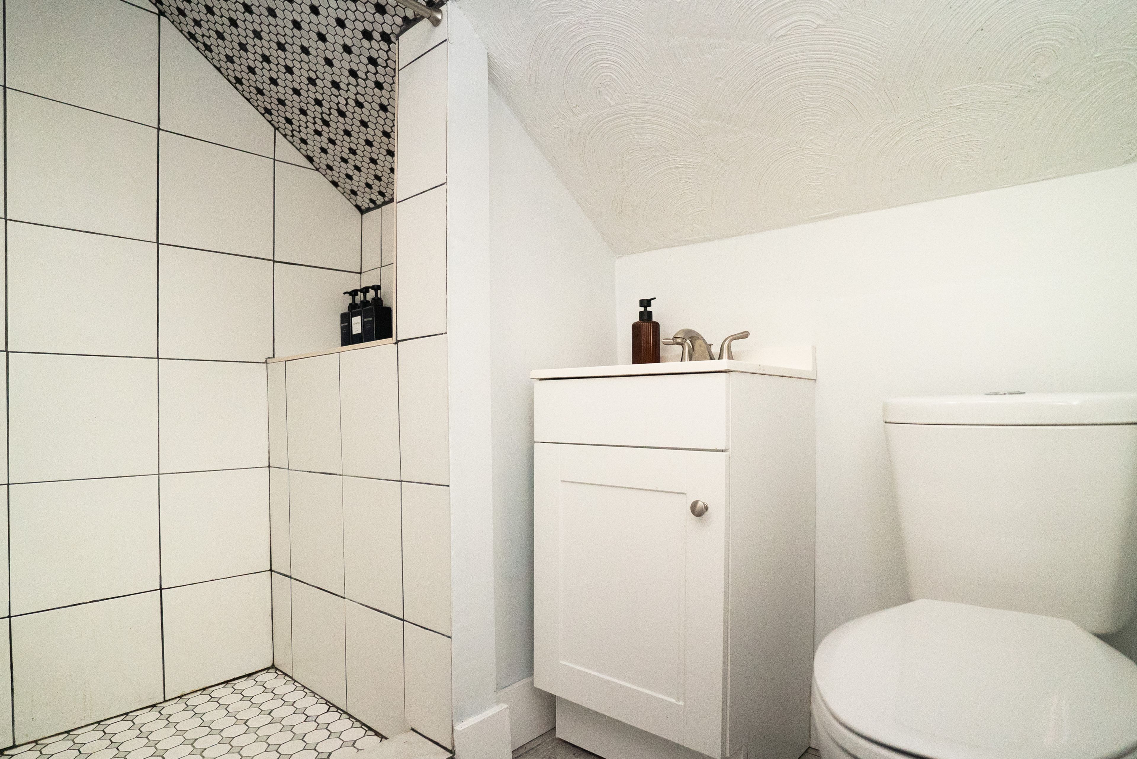 Full Bathroom | 2nd Floor