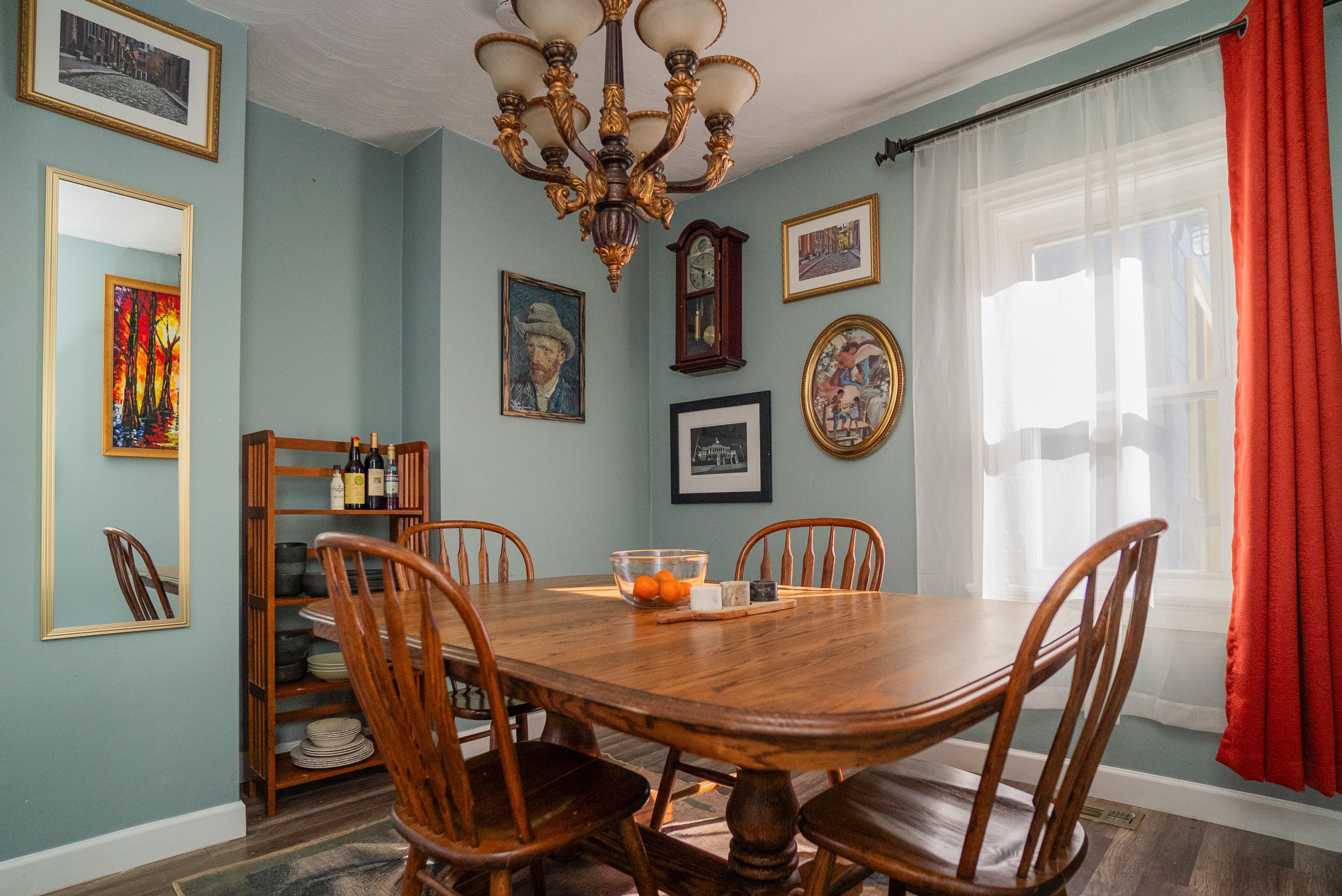 Dining Area | Dishware/Flatware Provided | 1st Floor