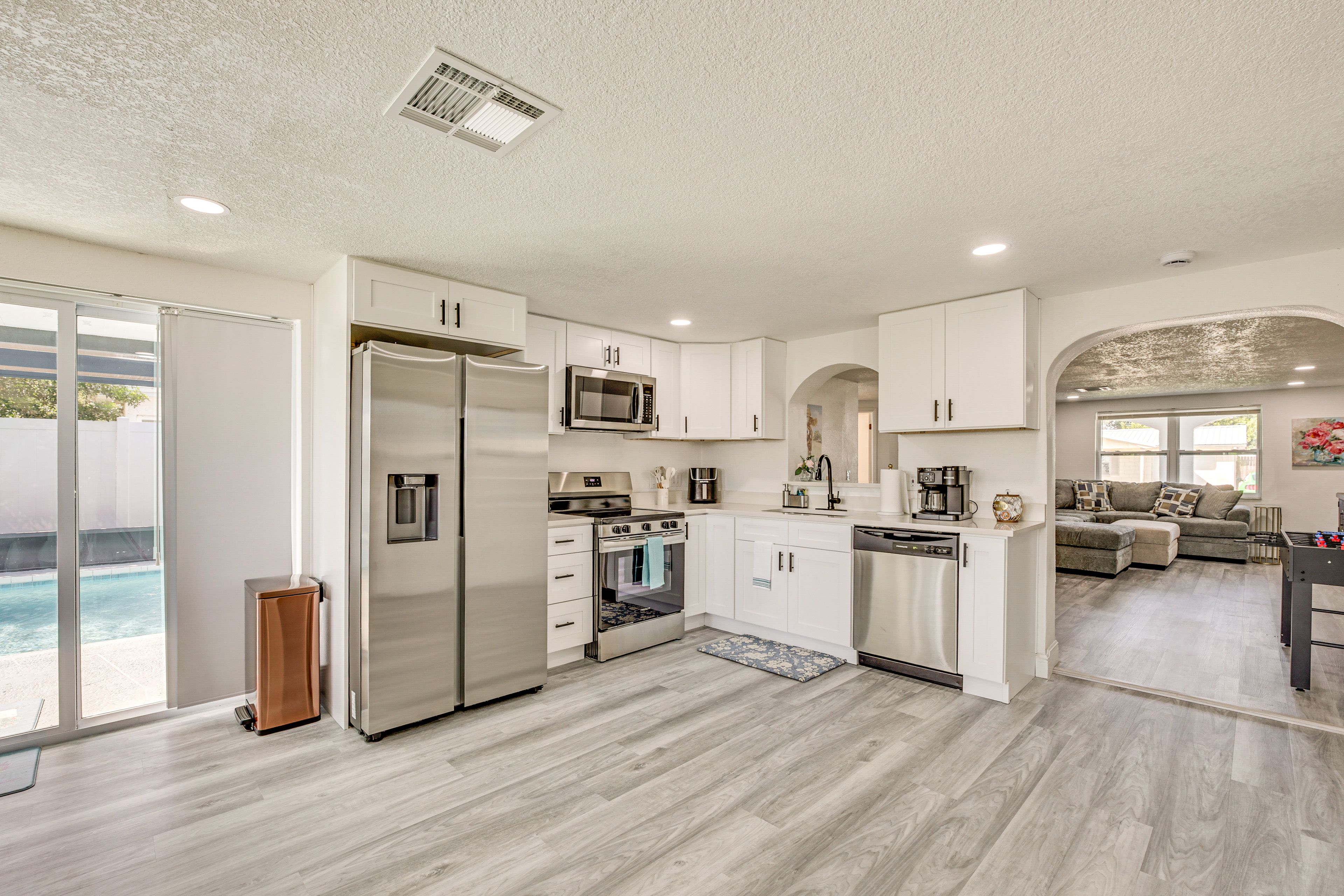 Kitchen | Drip/Keurig Coffee Maker | Air Fryer | Dining Table