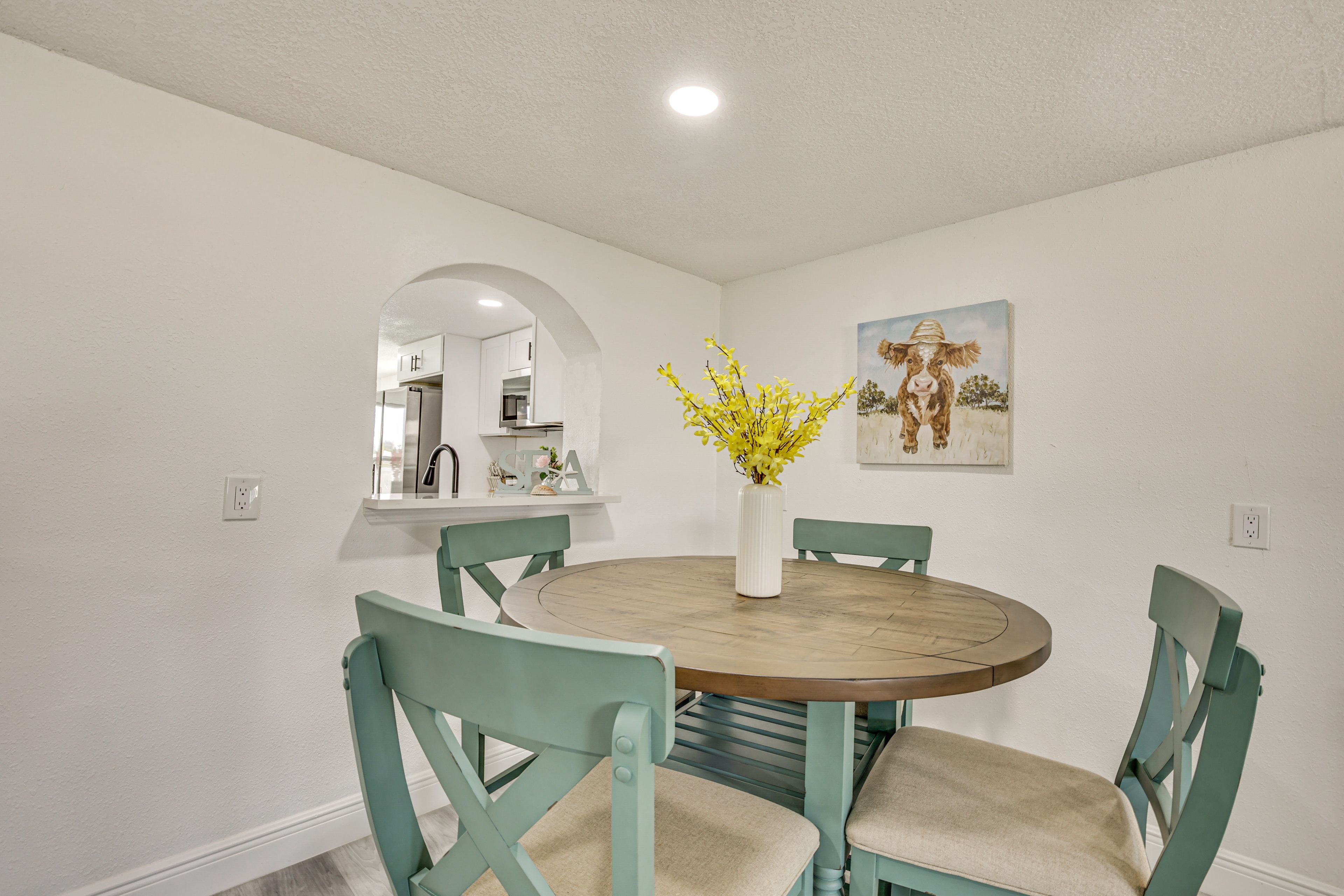 Dining Table | Dishware & Flatware