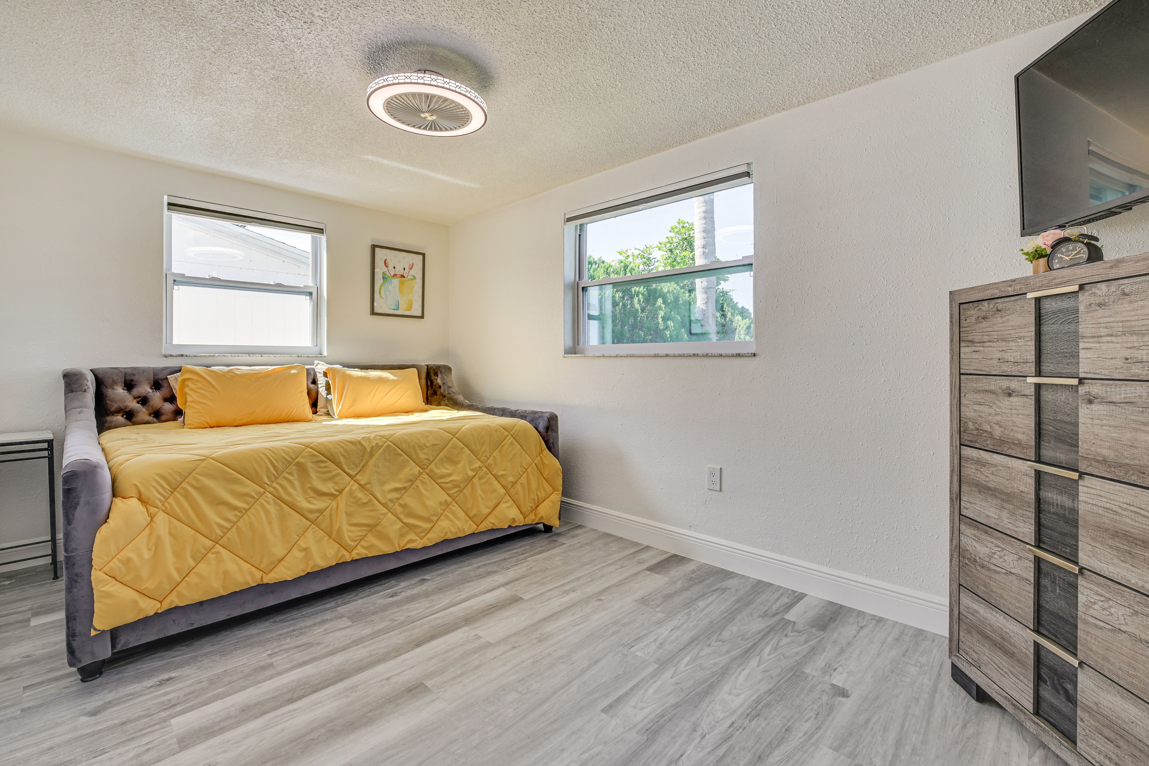 Bedroom 3 | Full Daybed | Smart TV