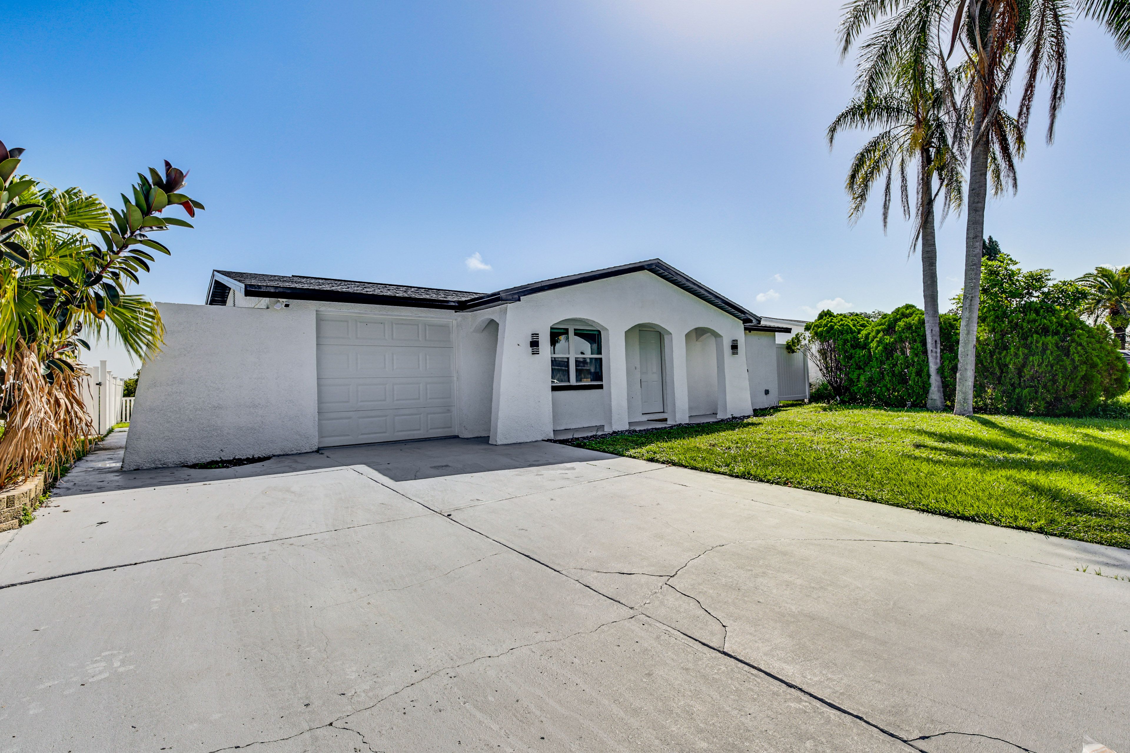 Parking | Driveway (2 Vehicles) | Garage (1 Vehicle)