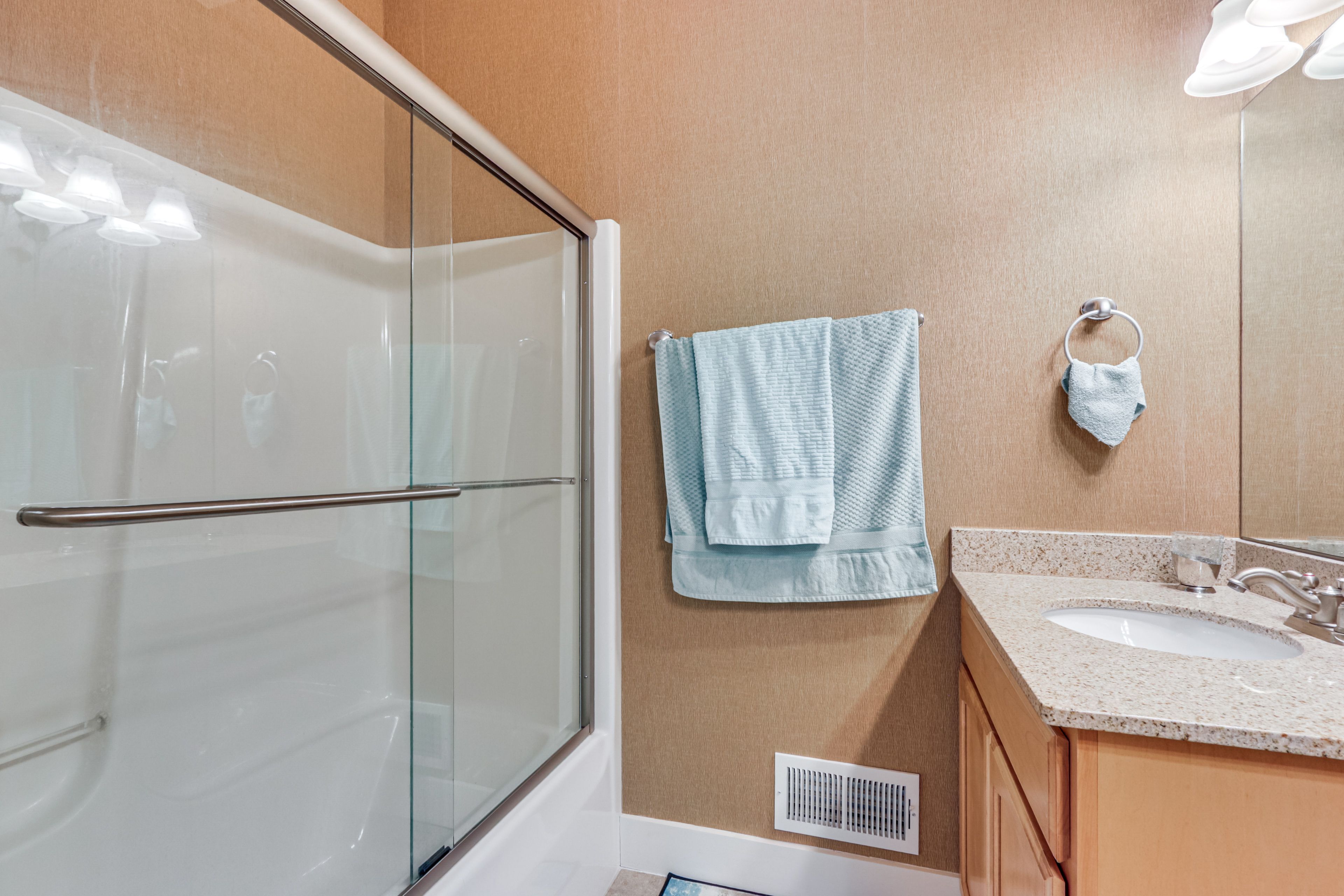 Full Bathroom | 3rd Floor