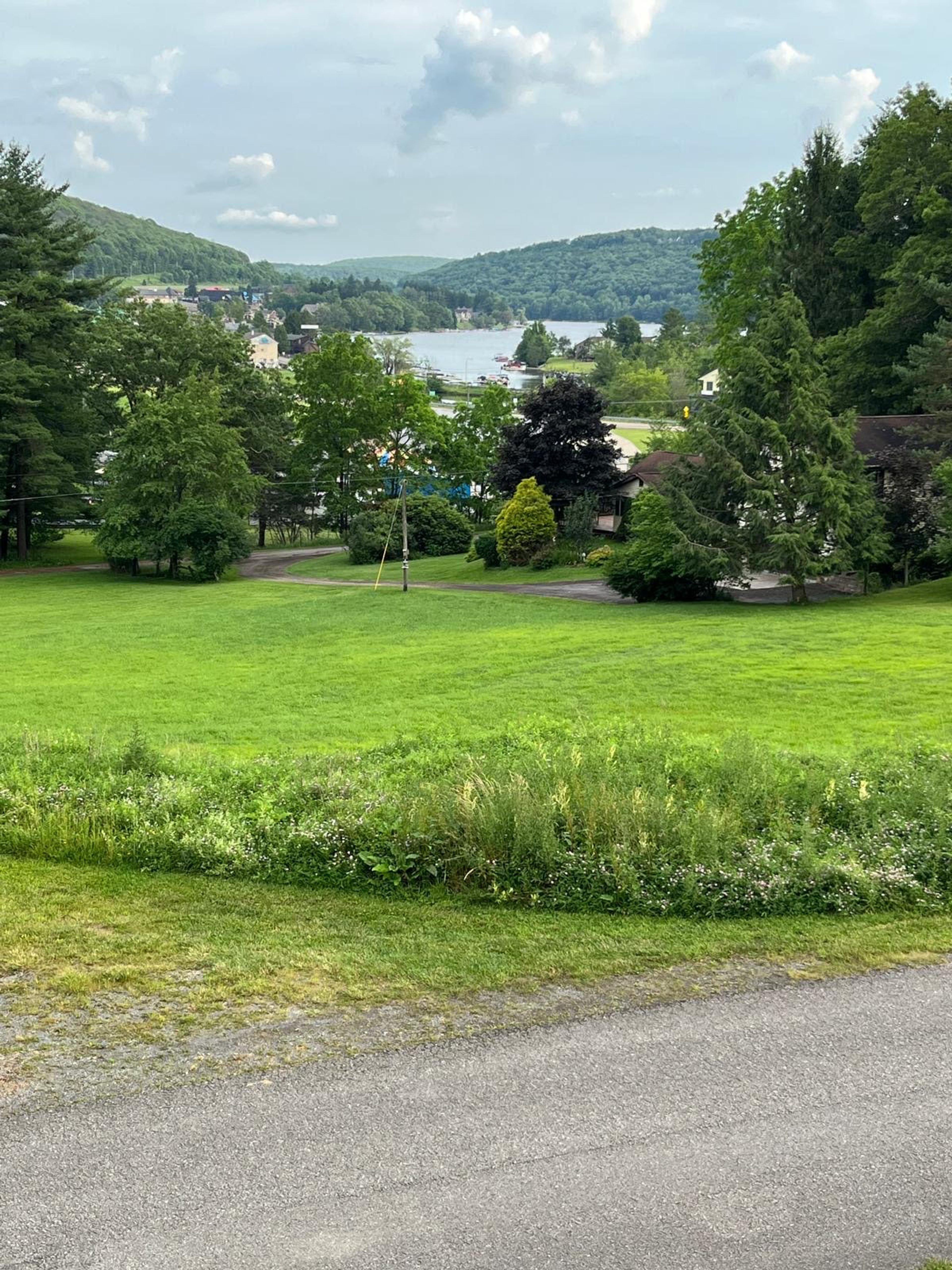 McHenry Vacation Rental | 3BR | 3.5BA | 2,590 Sq Ft | Stairs Required