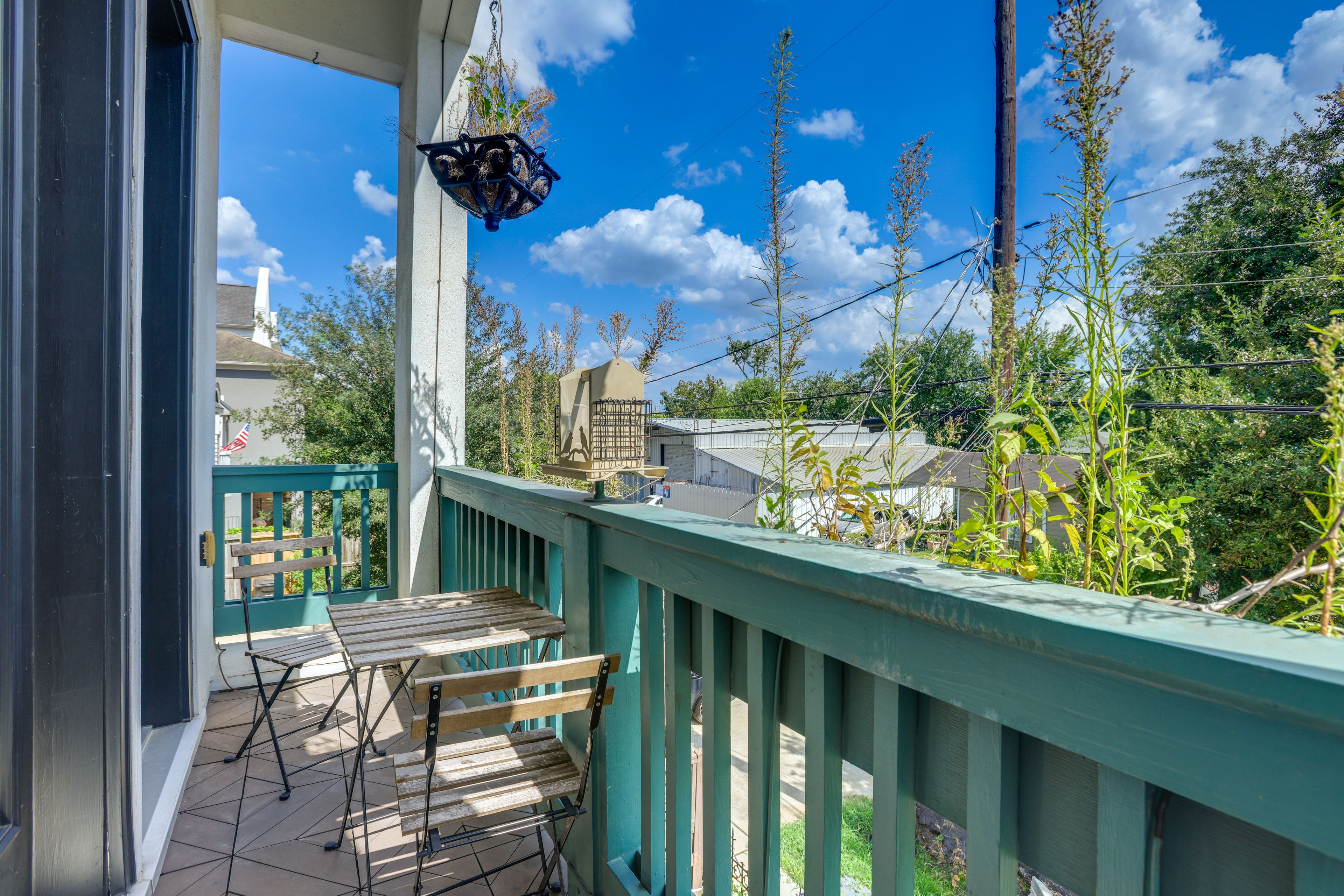 Private Balcony w/ Seating