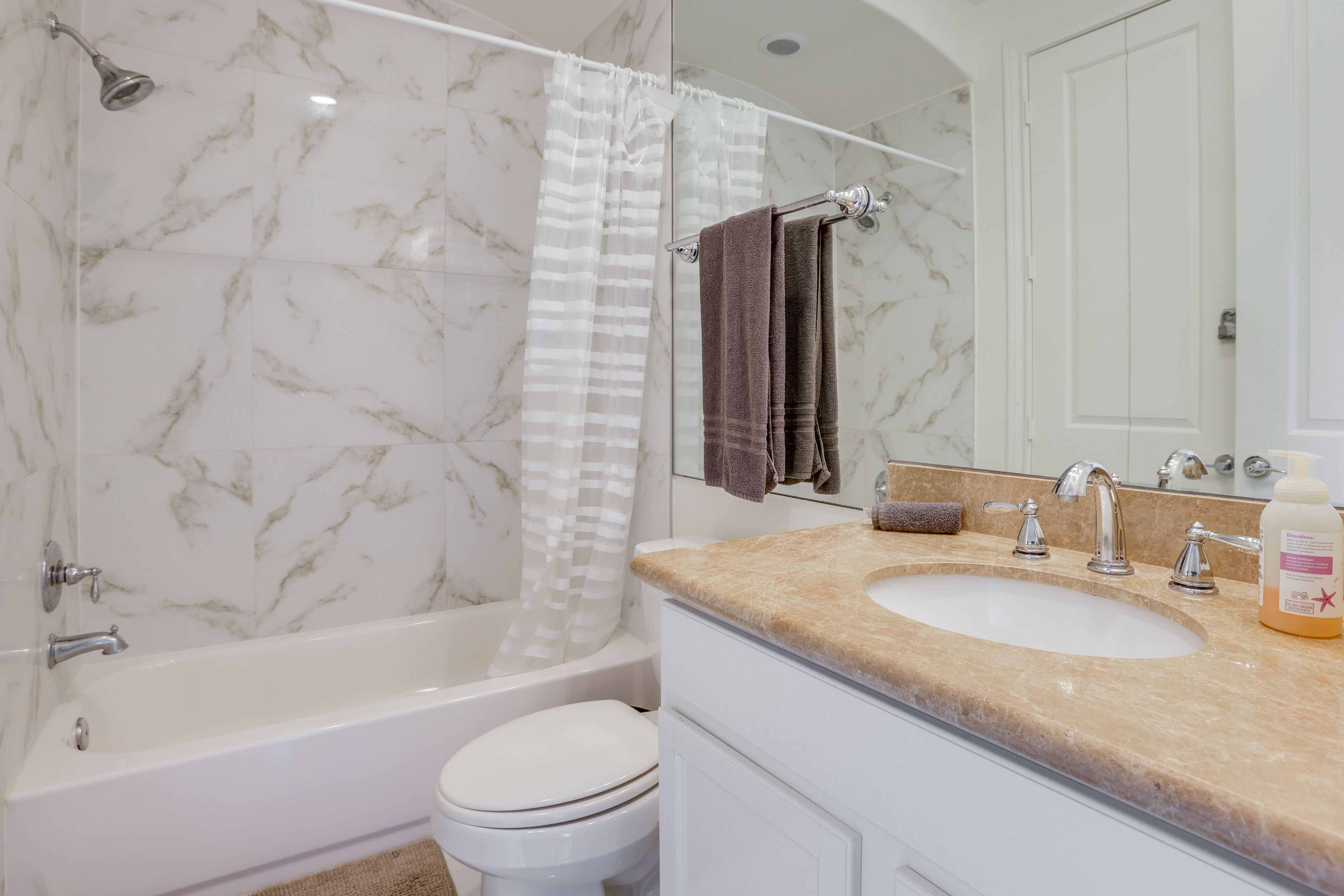 Full Bathroom | 3rd Floor