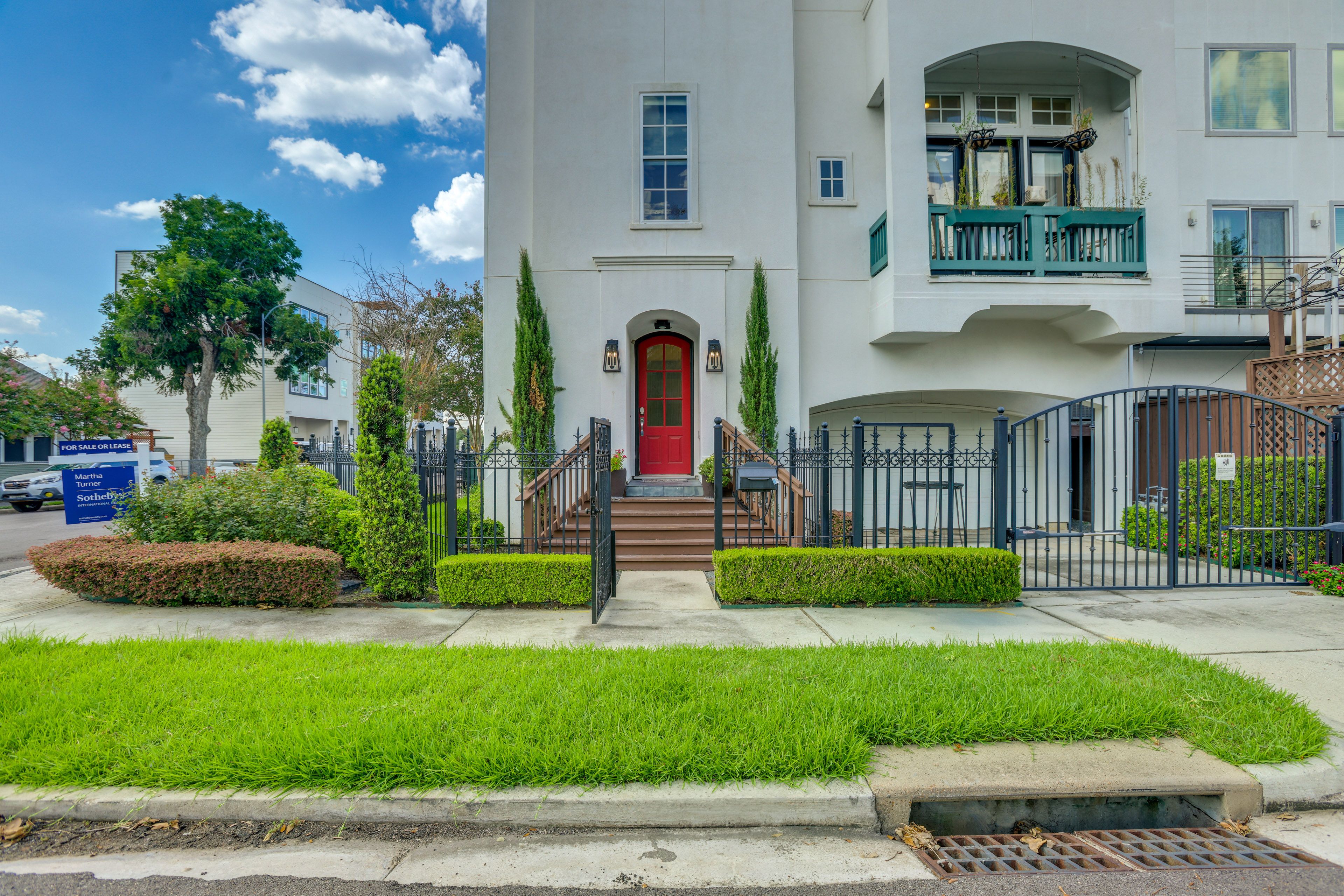 Parking | Free Street Parking (2 Vehicles)