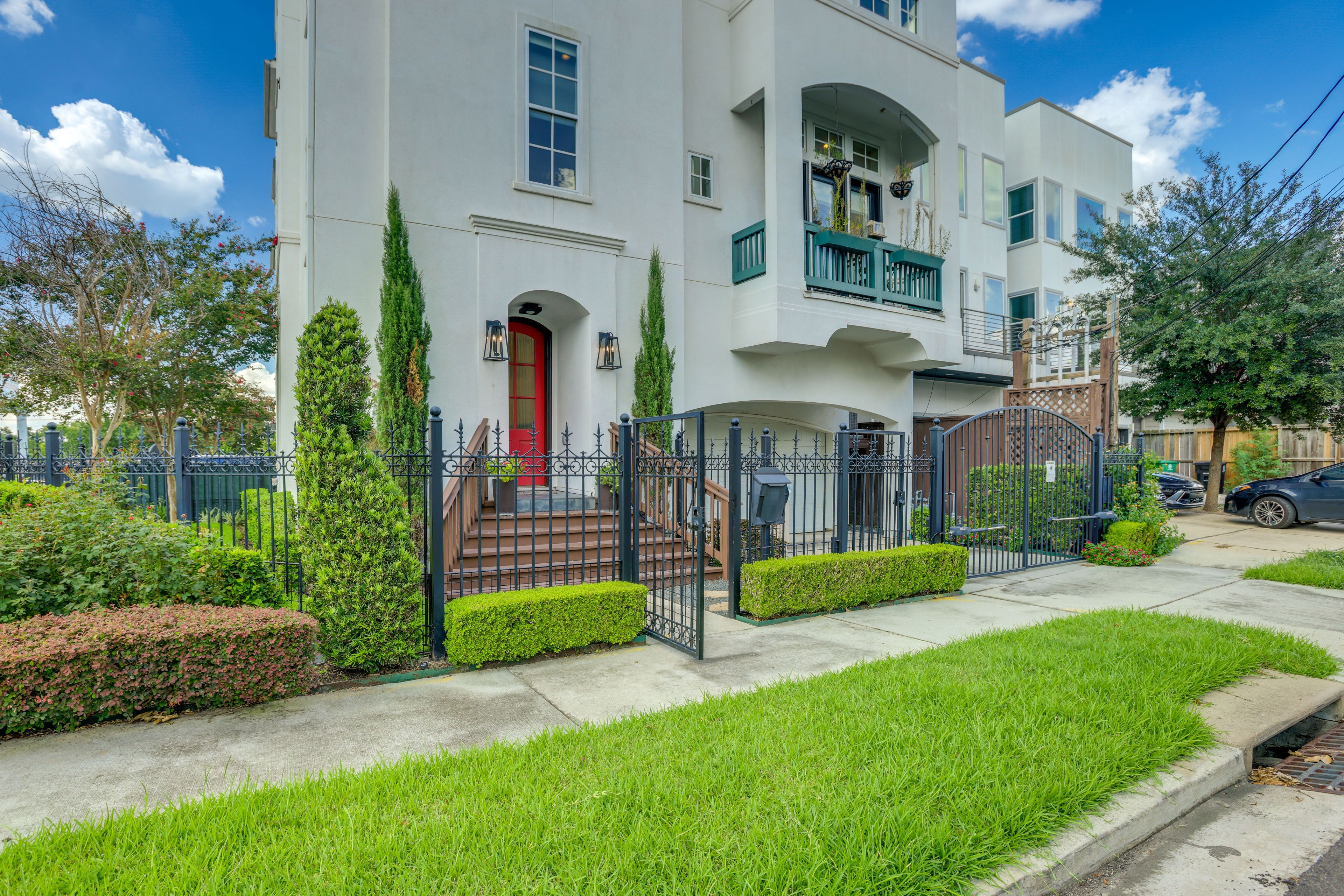 Houston Vacation Rental | 3BR | 3.5BA | 3,500 Sq Ft | Stairs Required