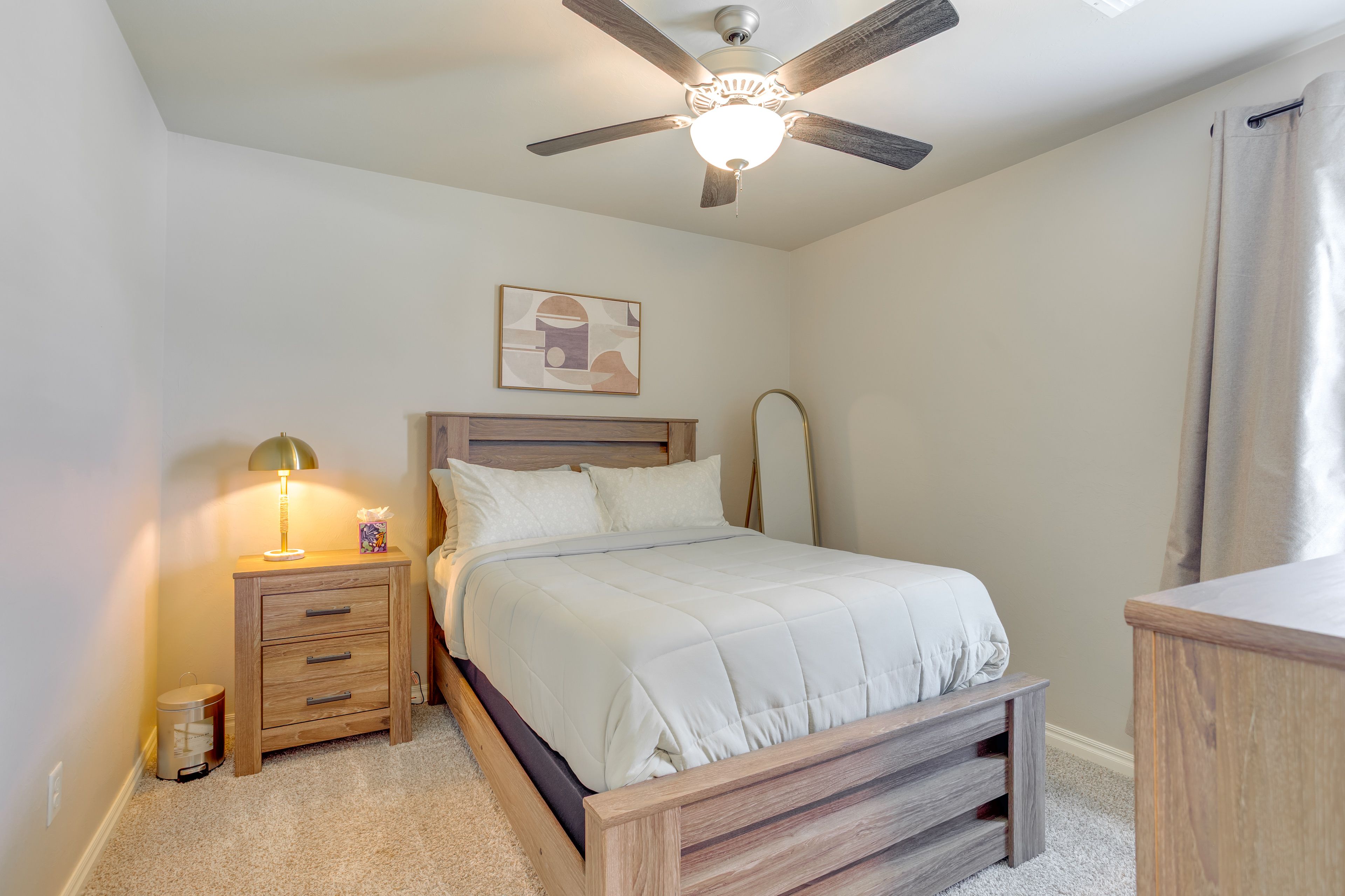 Bedroom 2 | Queen Bed | Smart TV