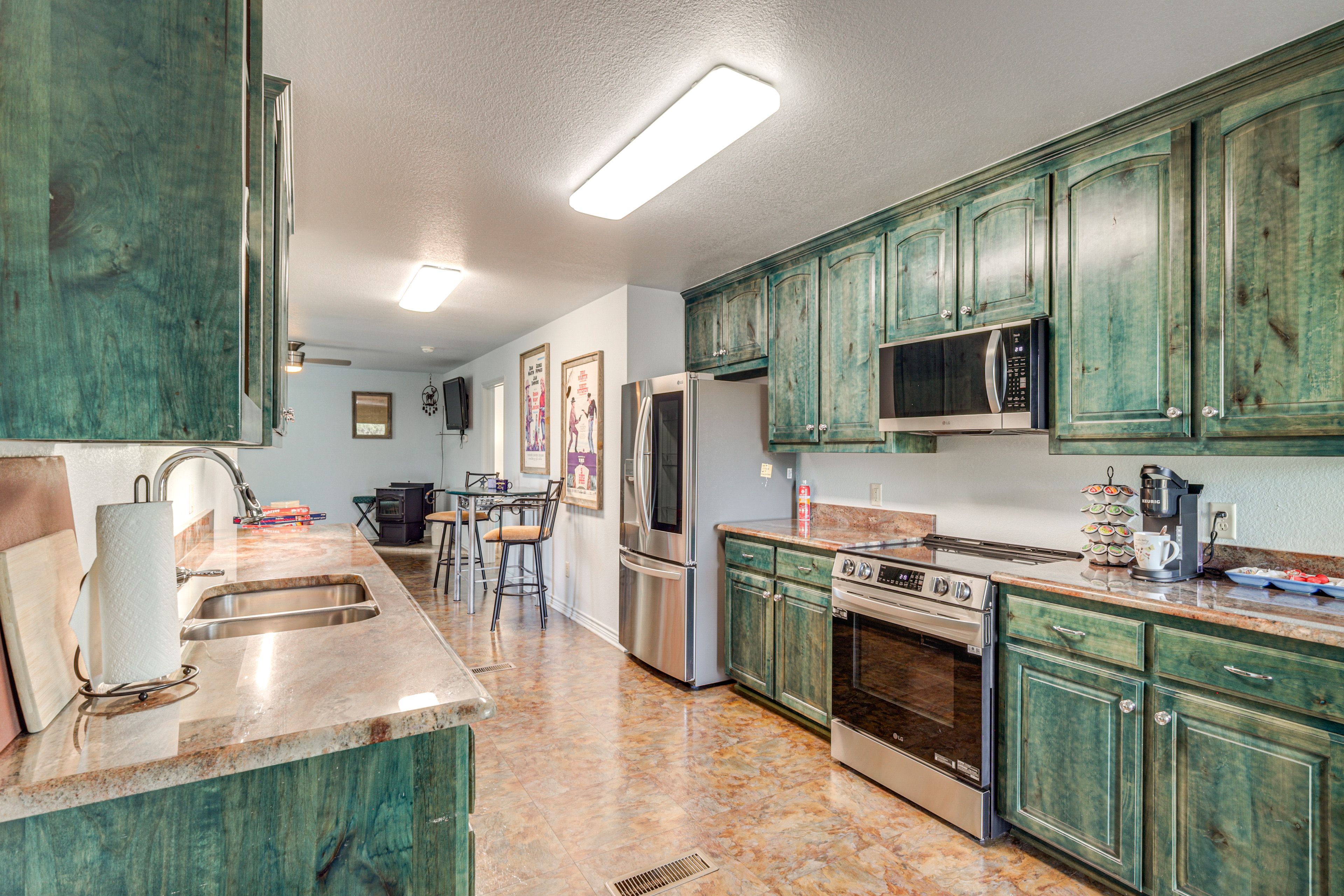 Kitchen | Cooking Basics | Keurig Coffee Maker (Coffee Provided) | Dishwasher