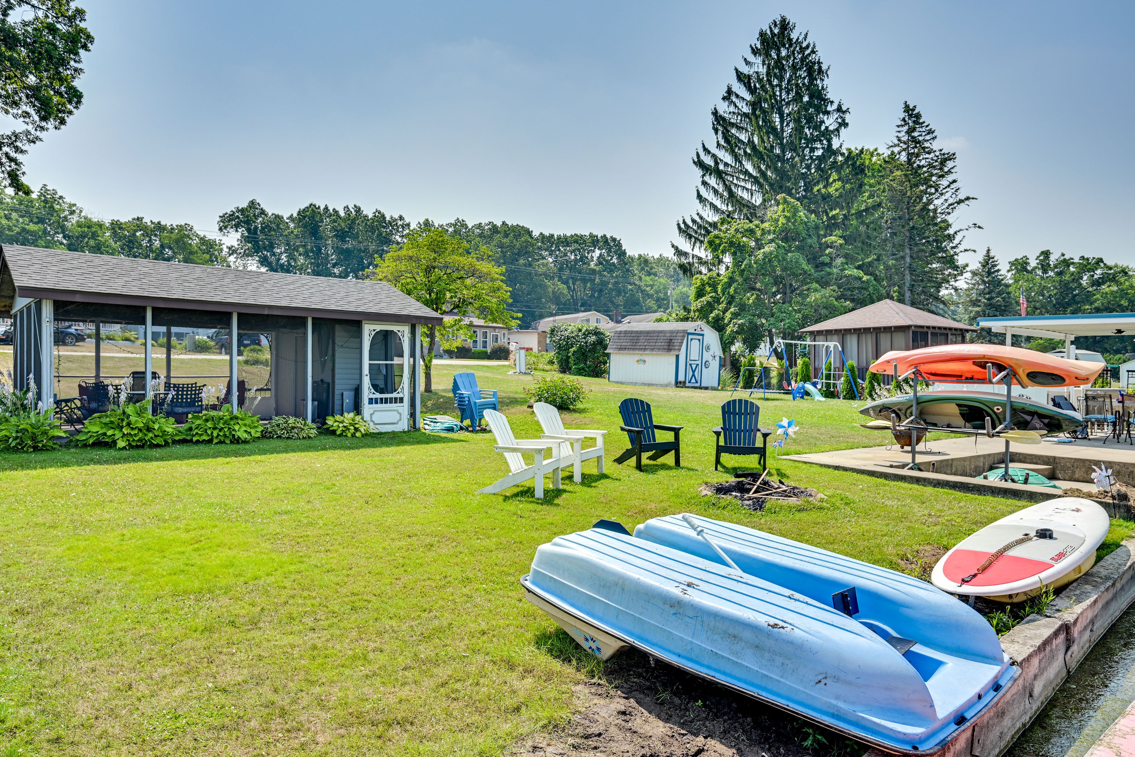 Screened Pavilion | Fire Pit | Pedal Boat | Kayaks | Canoe