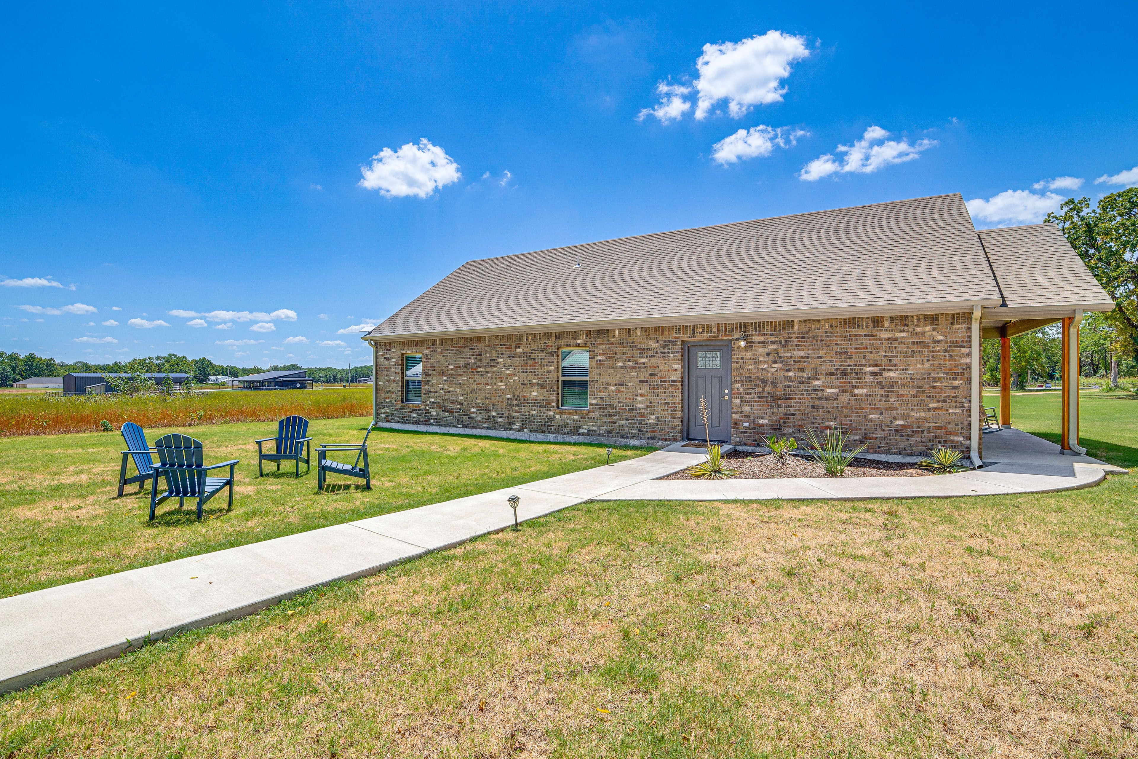 Large Private Yard | Charcoal Grill
