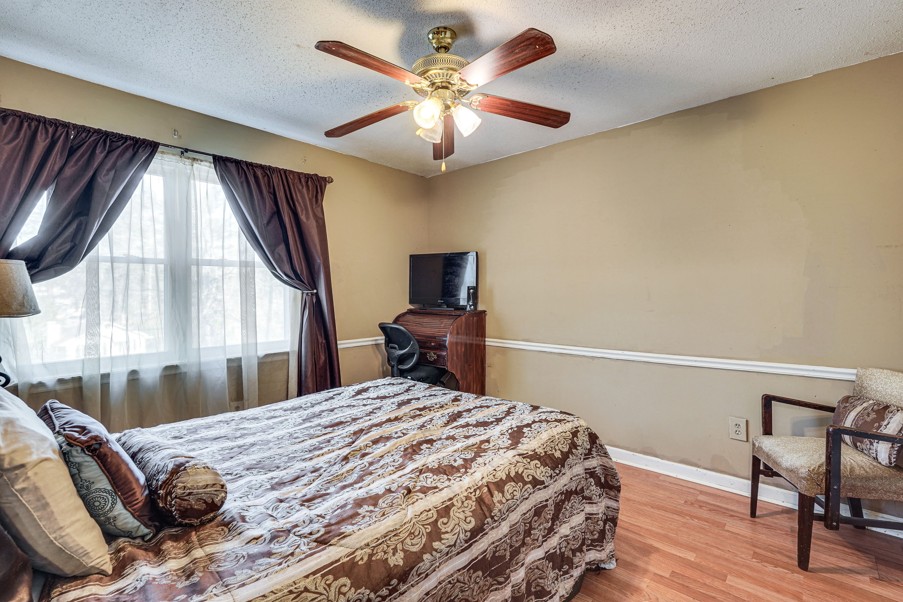 Bedroom 2 | Queen Bed | Upper Floor