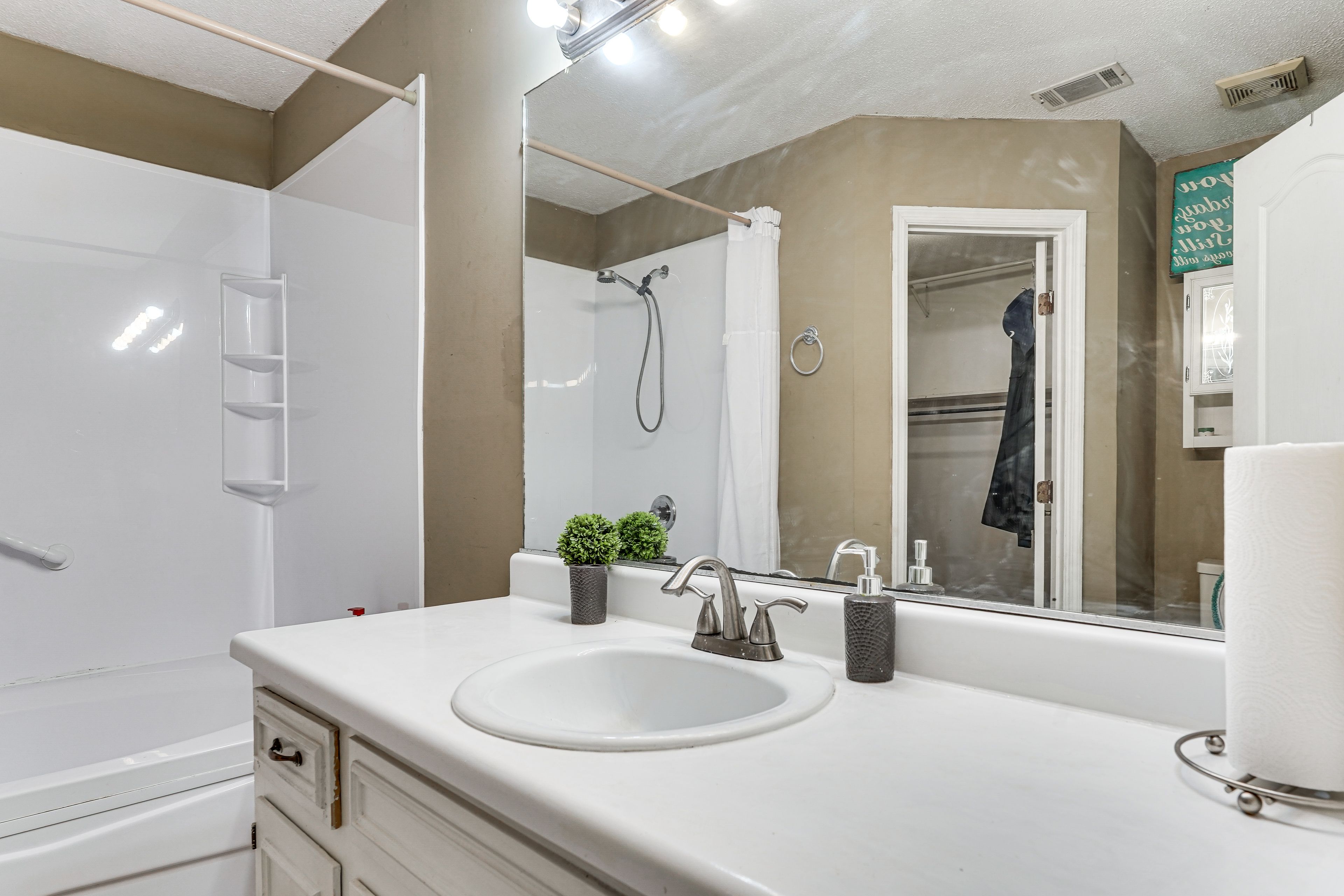 En-Suite Bathroom | Upper Floor