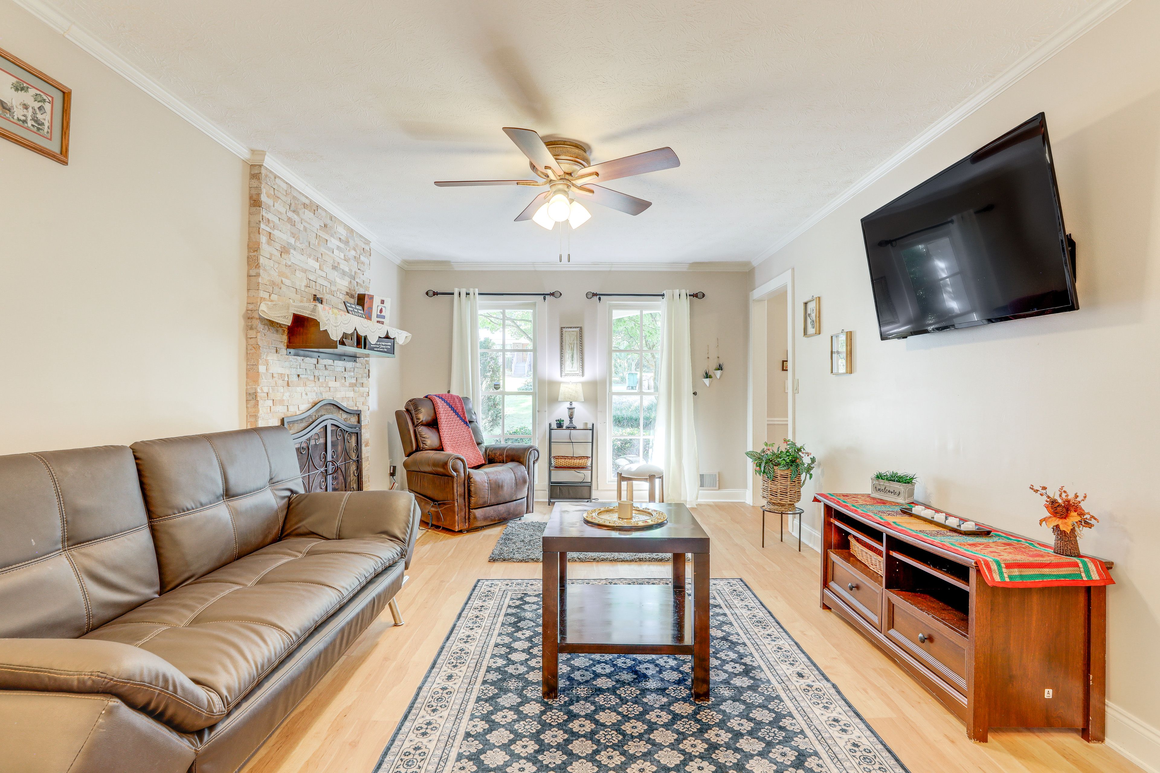 Living Room | Smart TV | Free WiFi | 1st Floor