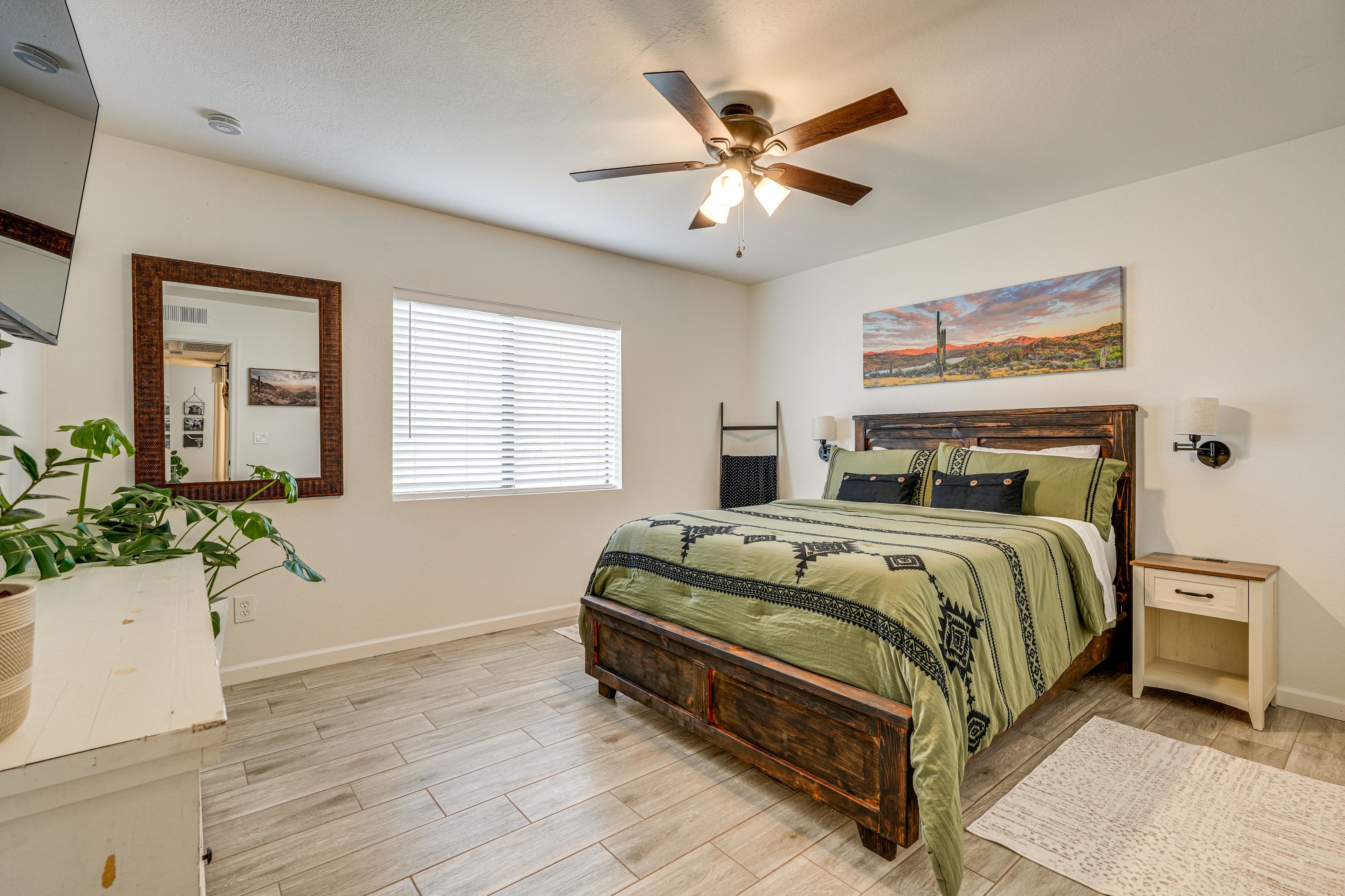 Bedroom 2 | Queen Bed