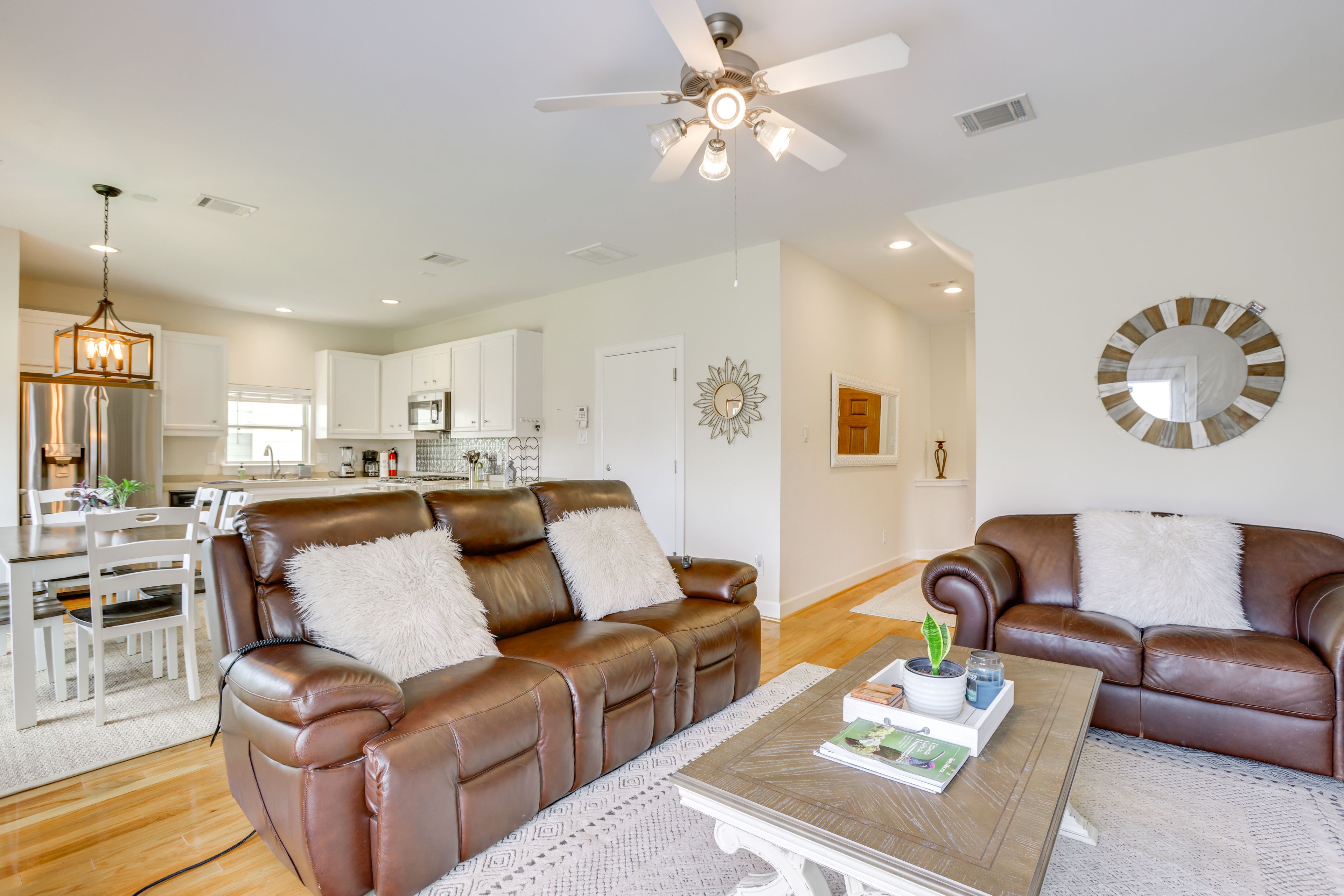 Living Room | 1st Floor | Smart TV | Free WiFi