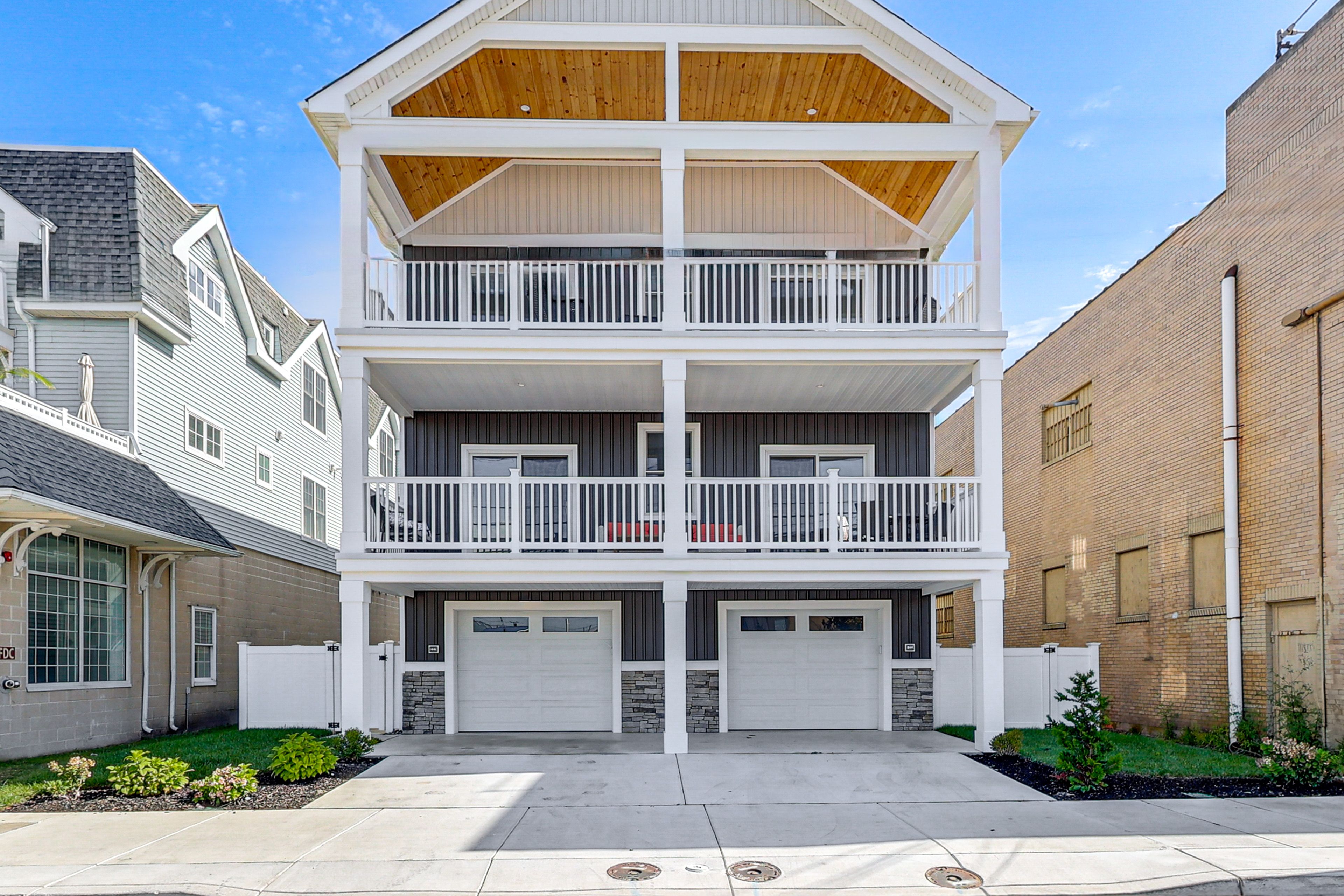 Exterior | Single-Story Condo | 2nd-Floor Condo