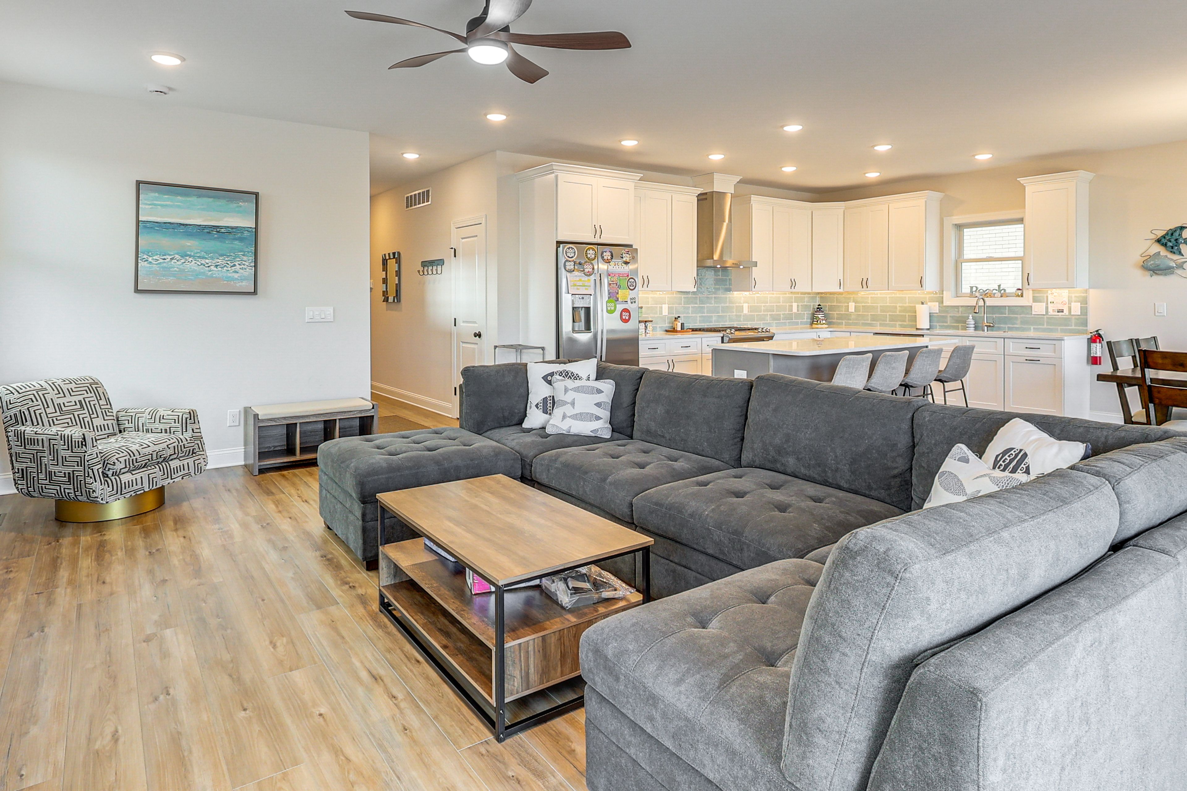 Living Room | Central A/C & Heat | Free WiFi