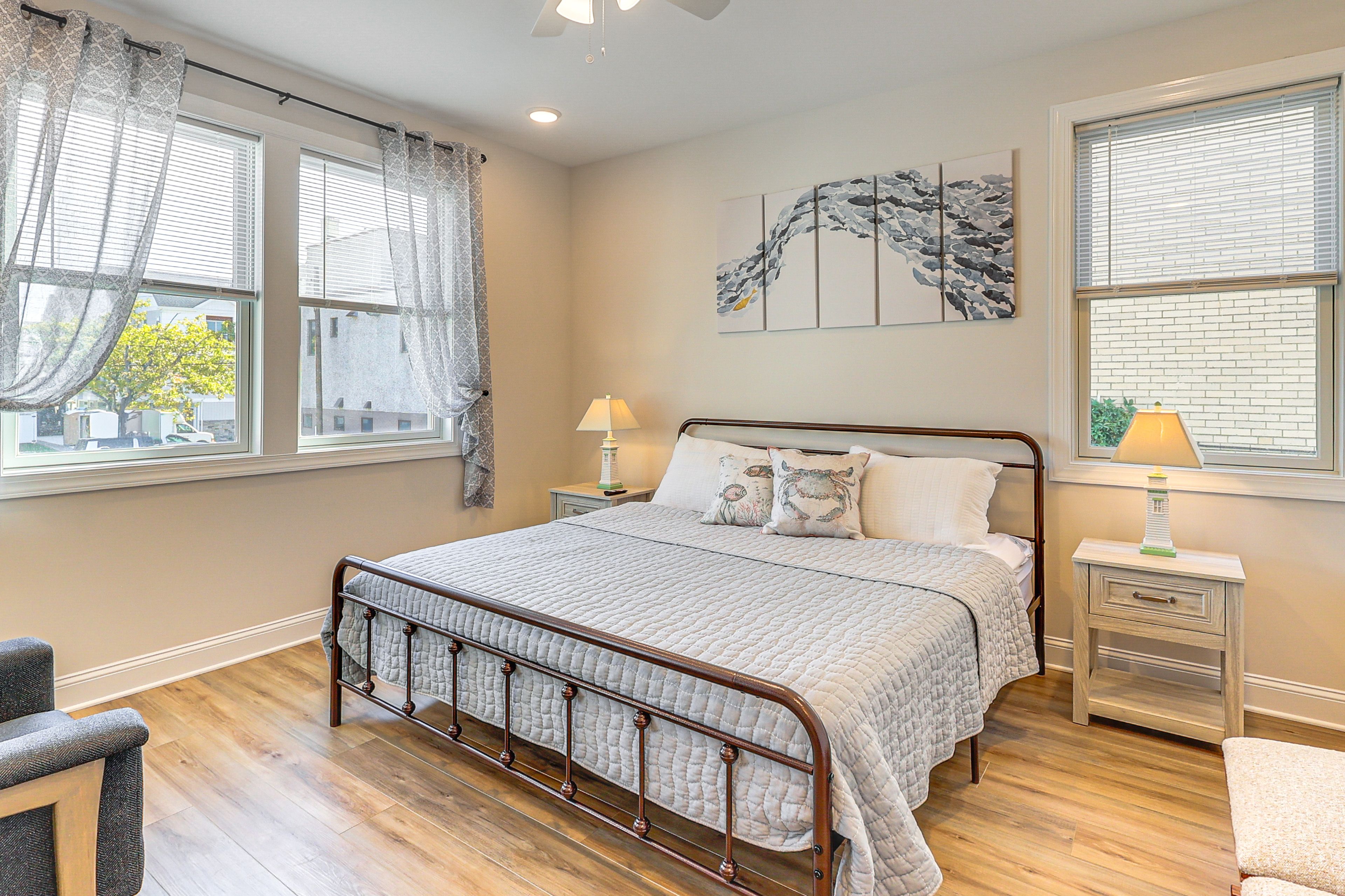 Bedroom 1 | King Bed | En-Suite Bathroom