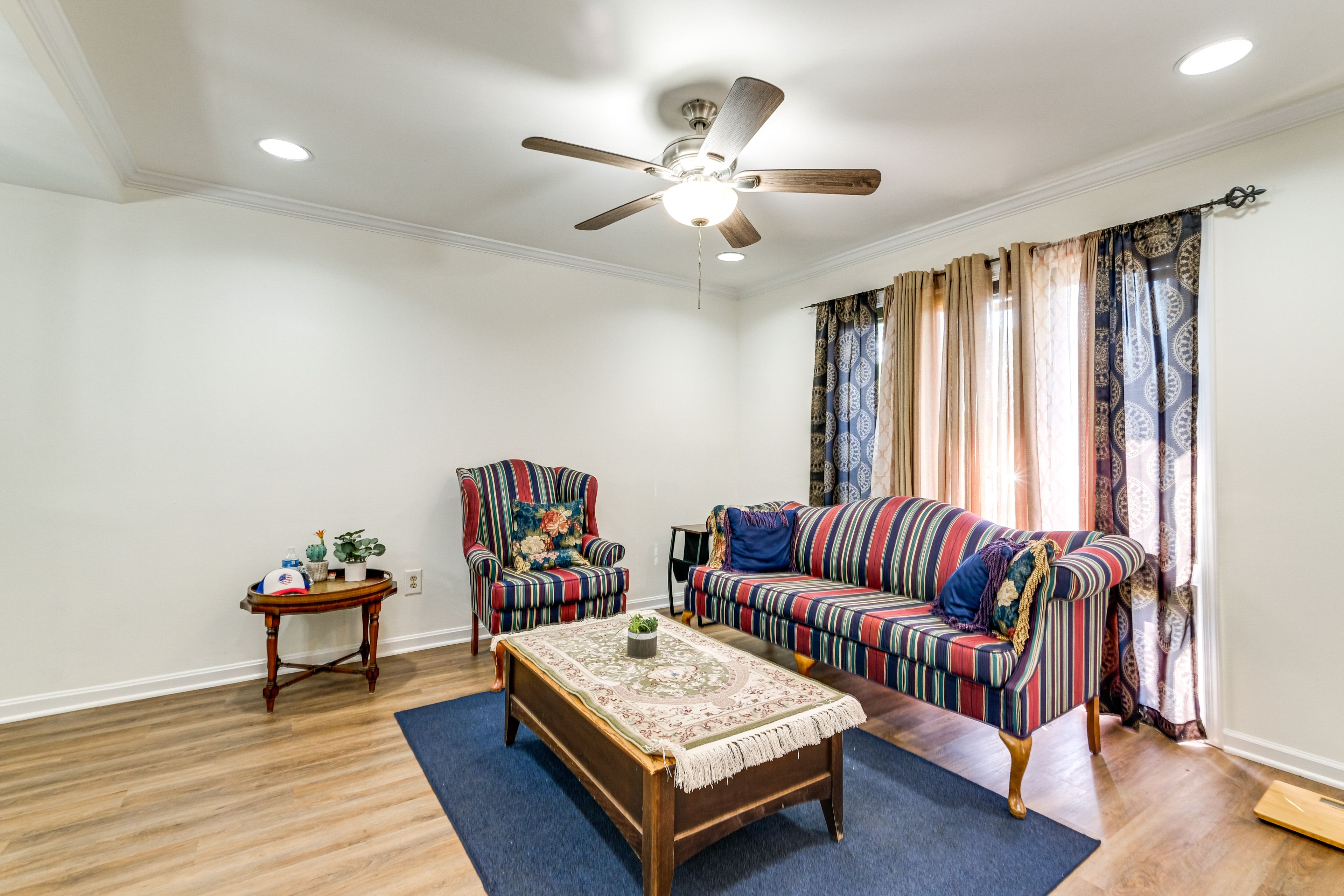 Living Room | 1st Floor | Free WiFi | Central A/C & Heating
