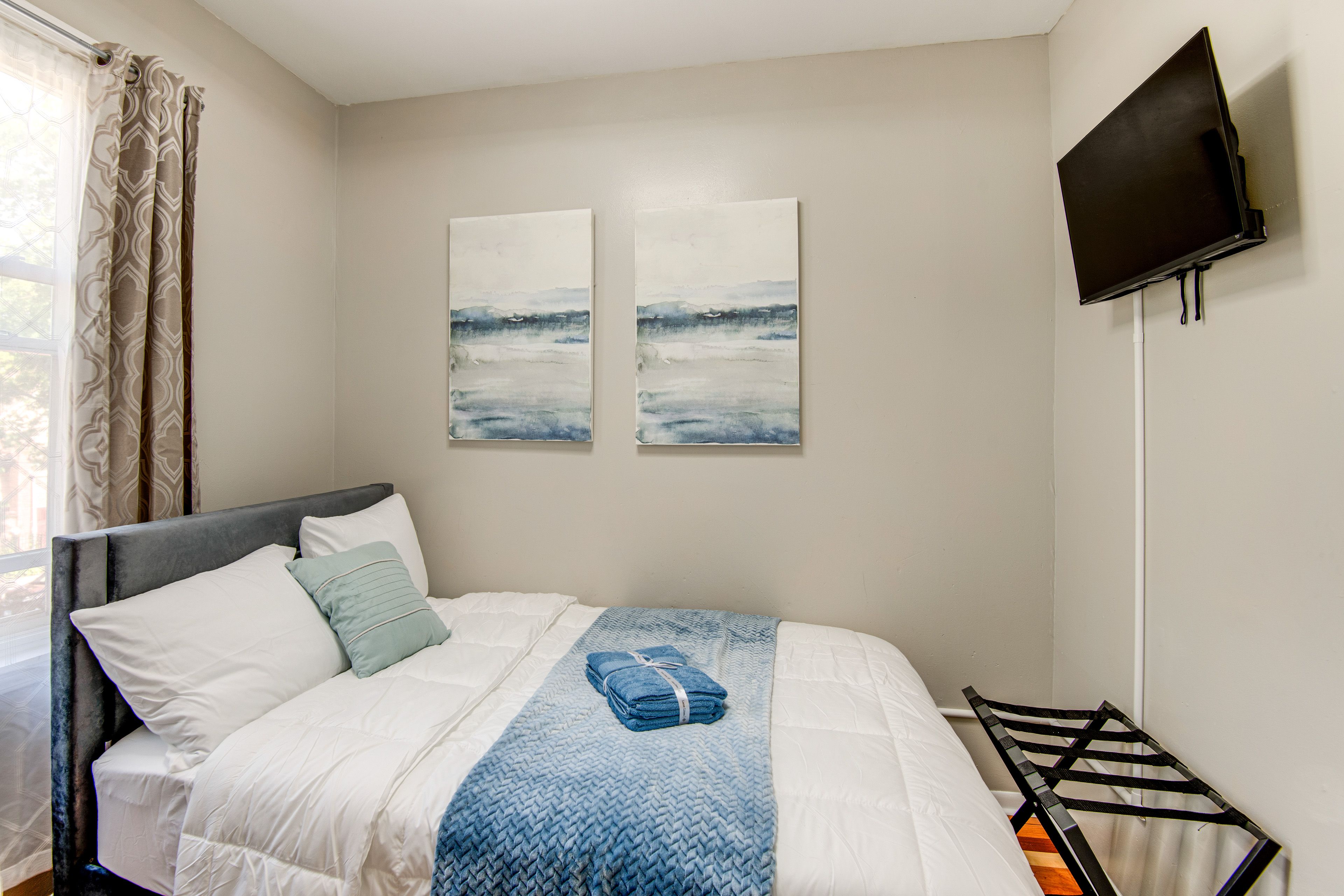 Bedroom 3 | Full Bed | Smart TV