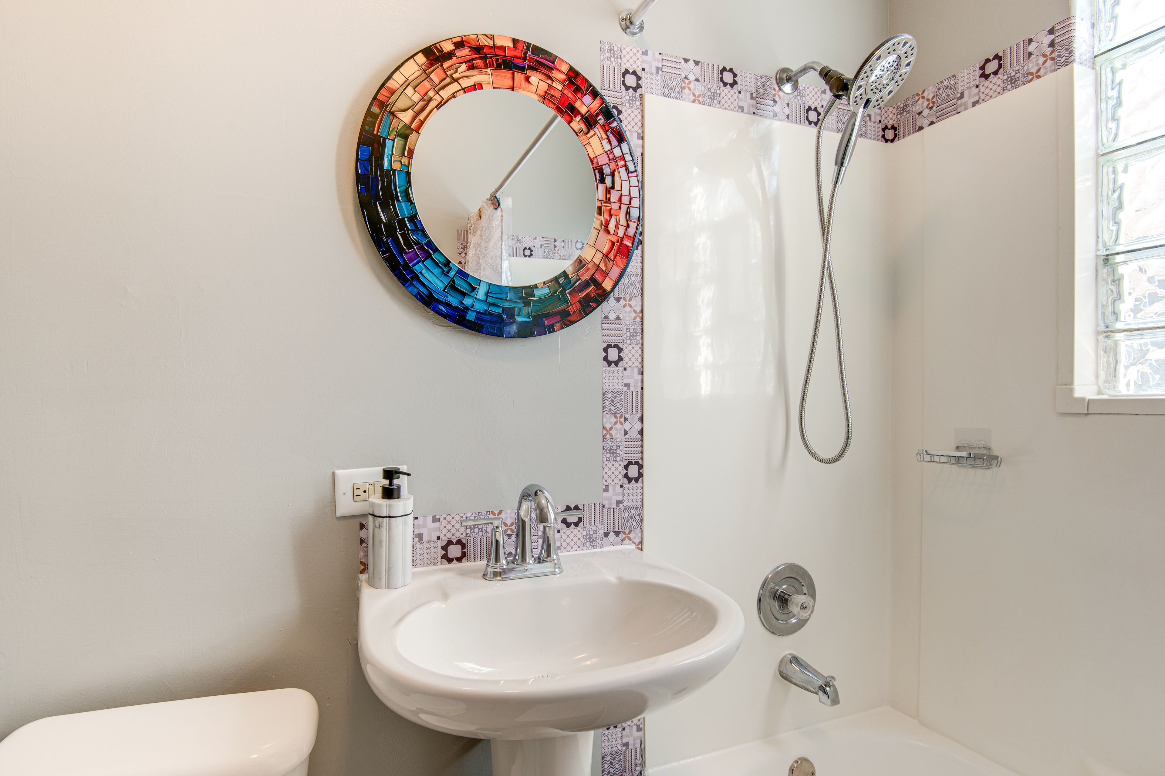 Full Bathroom | Towels Provided | Complimentary Toiletries