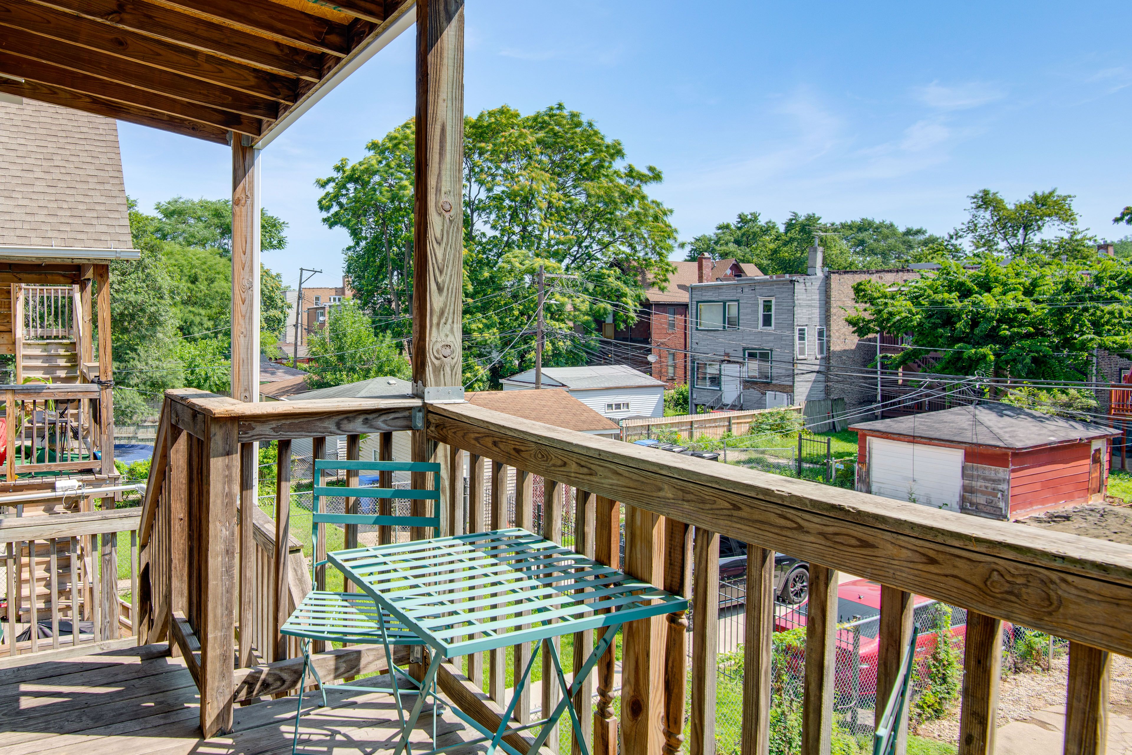Private Balcony w/ Dining Table