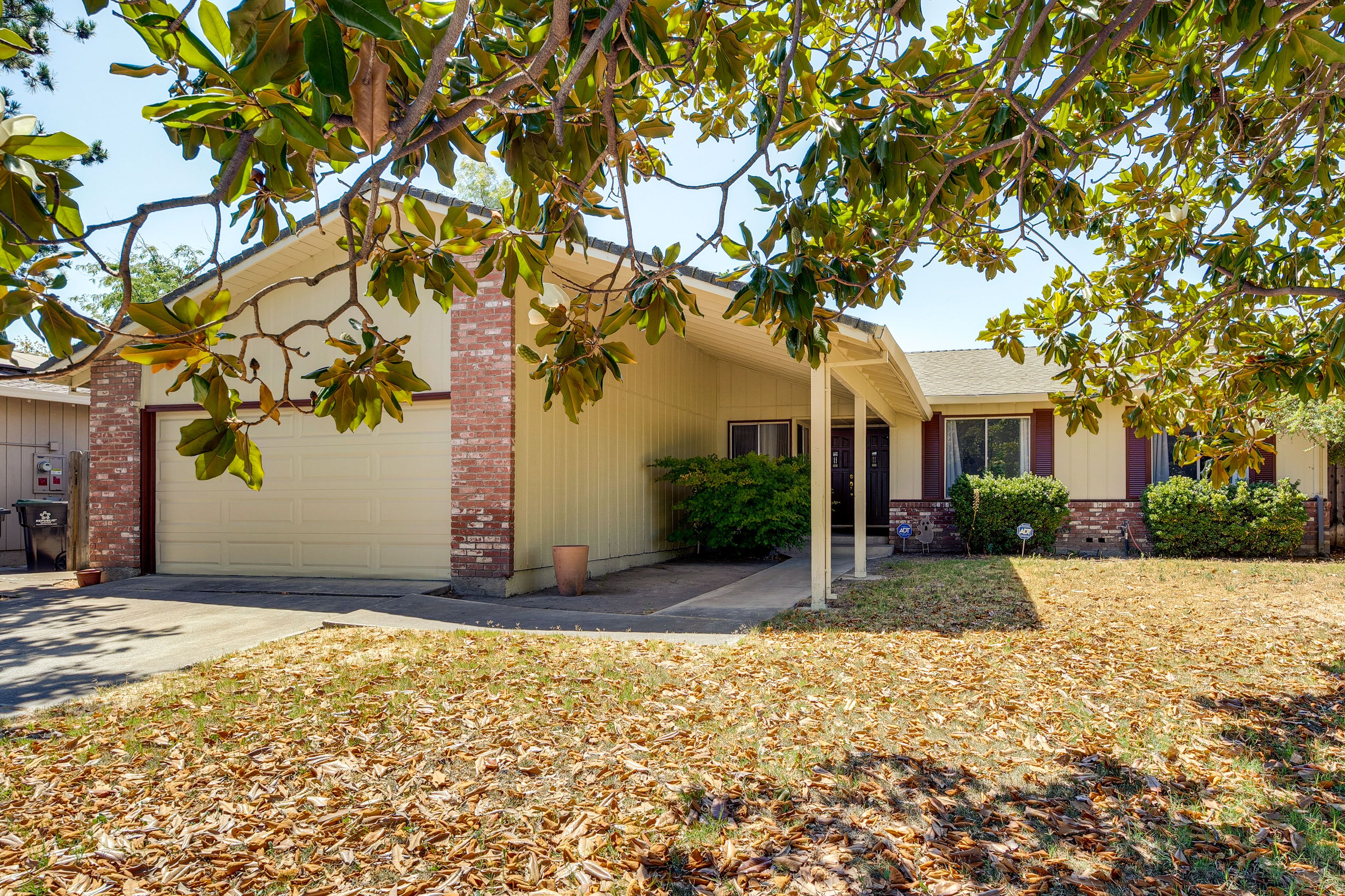 Parking | Garage (2 Vehicles) | Driveway (2 Vehicles) | Free Street Parking
