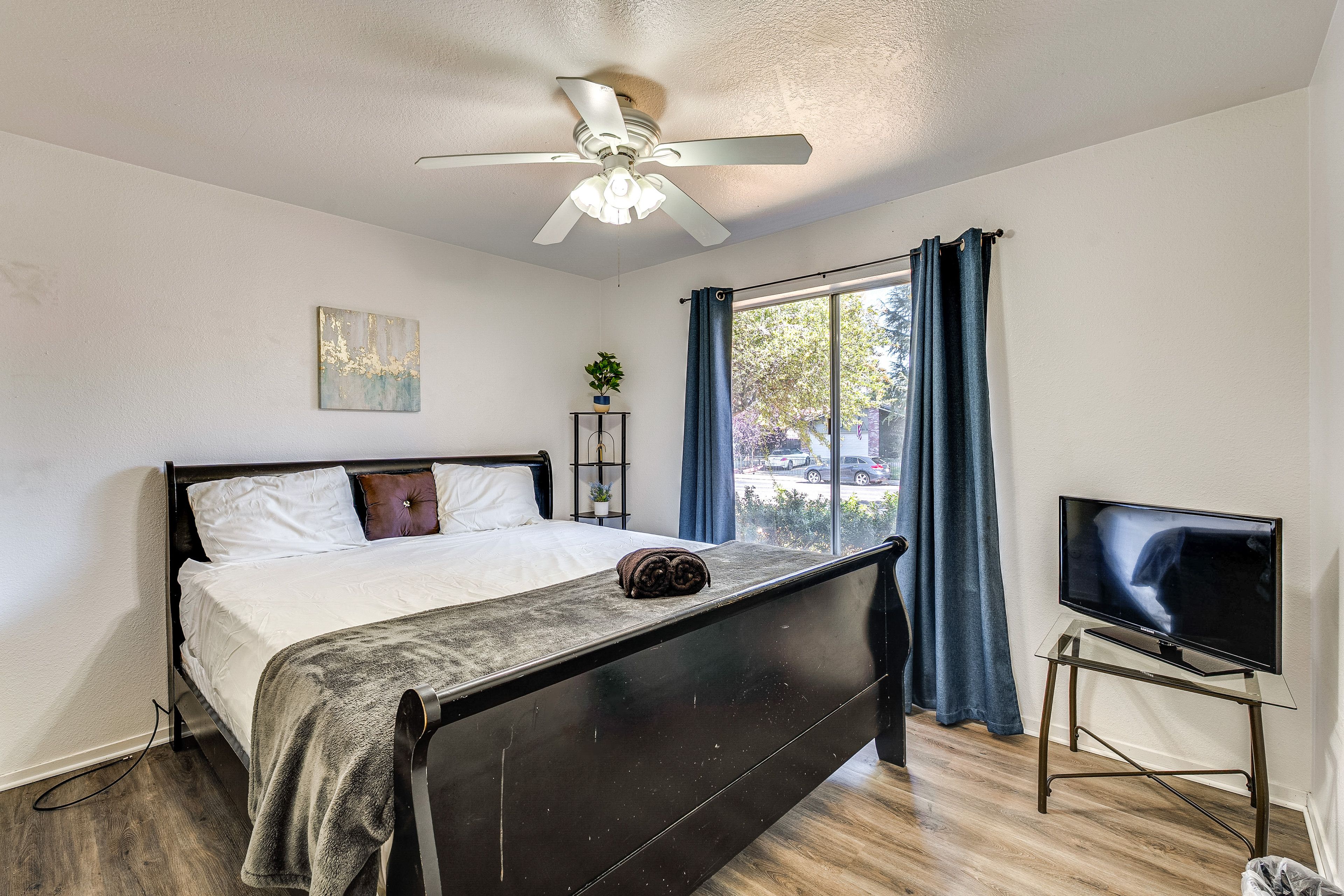 Bedroom 2 | Queen Bed