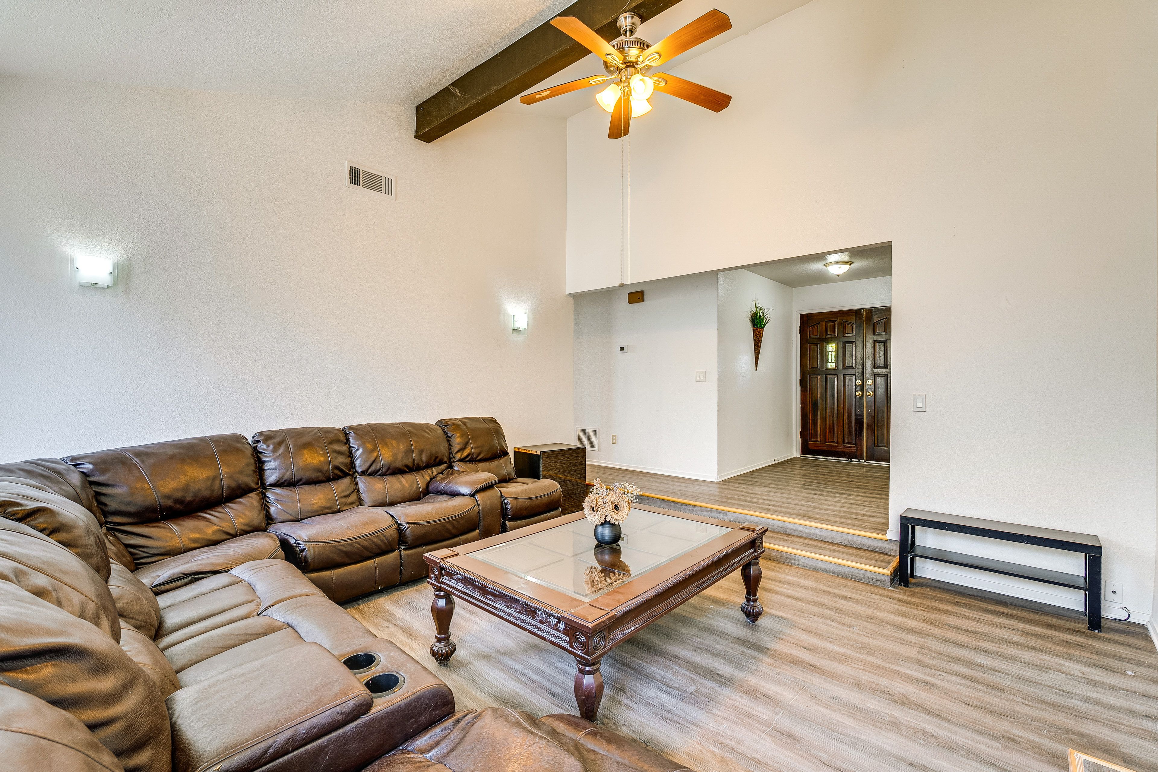 Living Room | Central A/C & Heating | Free WiFi