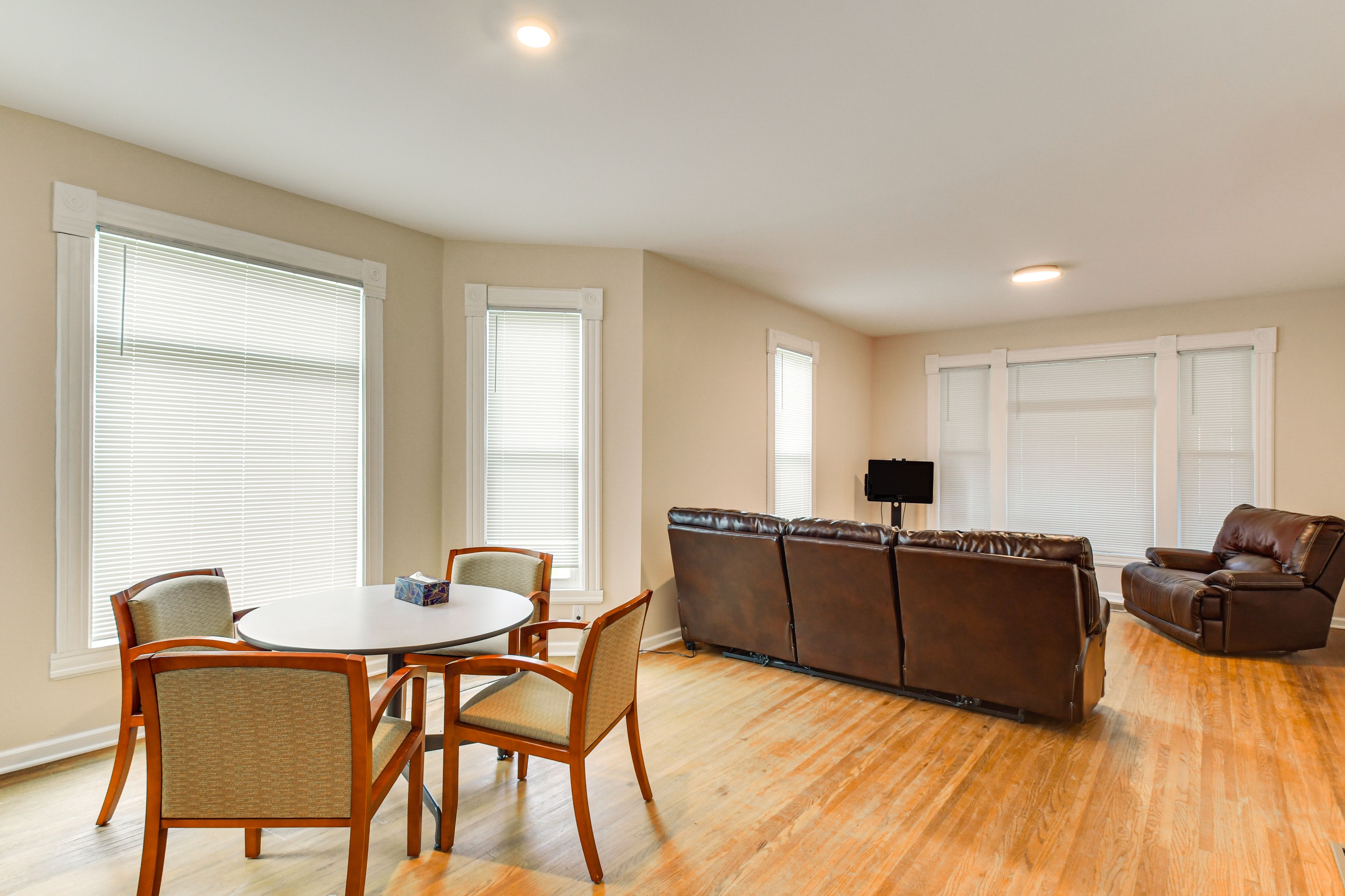 Galesburg Vacation Rental | 1BR | 1BA | Stairs Required | 1,050 Sq Ft