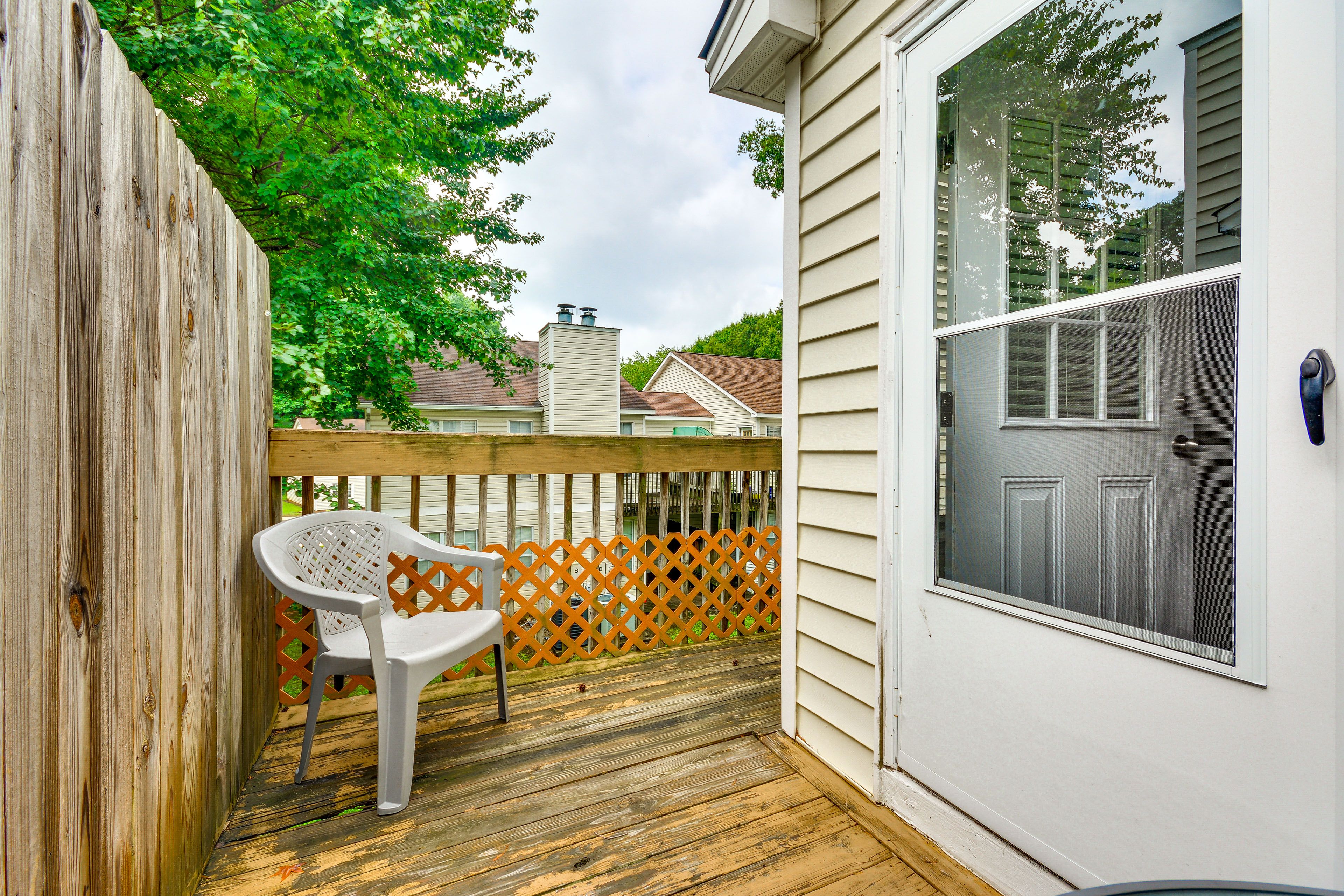 Private Balcony | Entry
