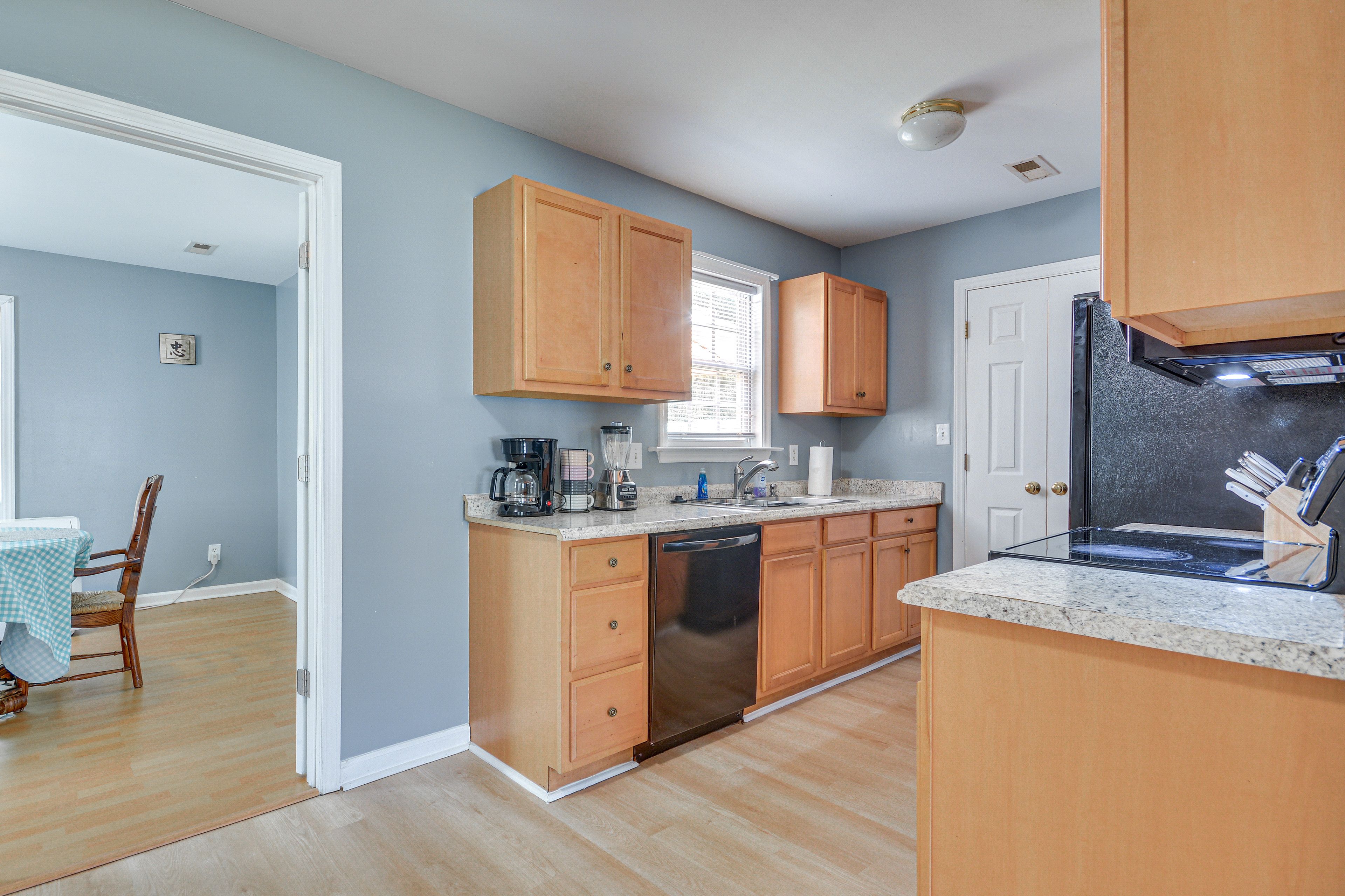 Kitchen | Drip Coffee Pot | Toaster | Dishwasher