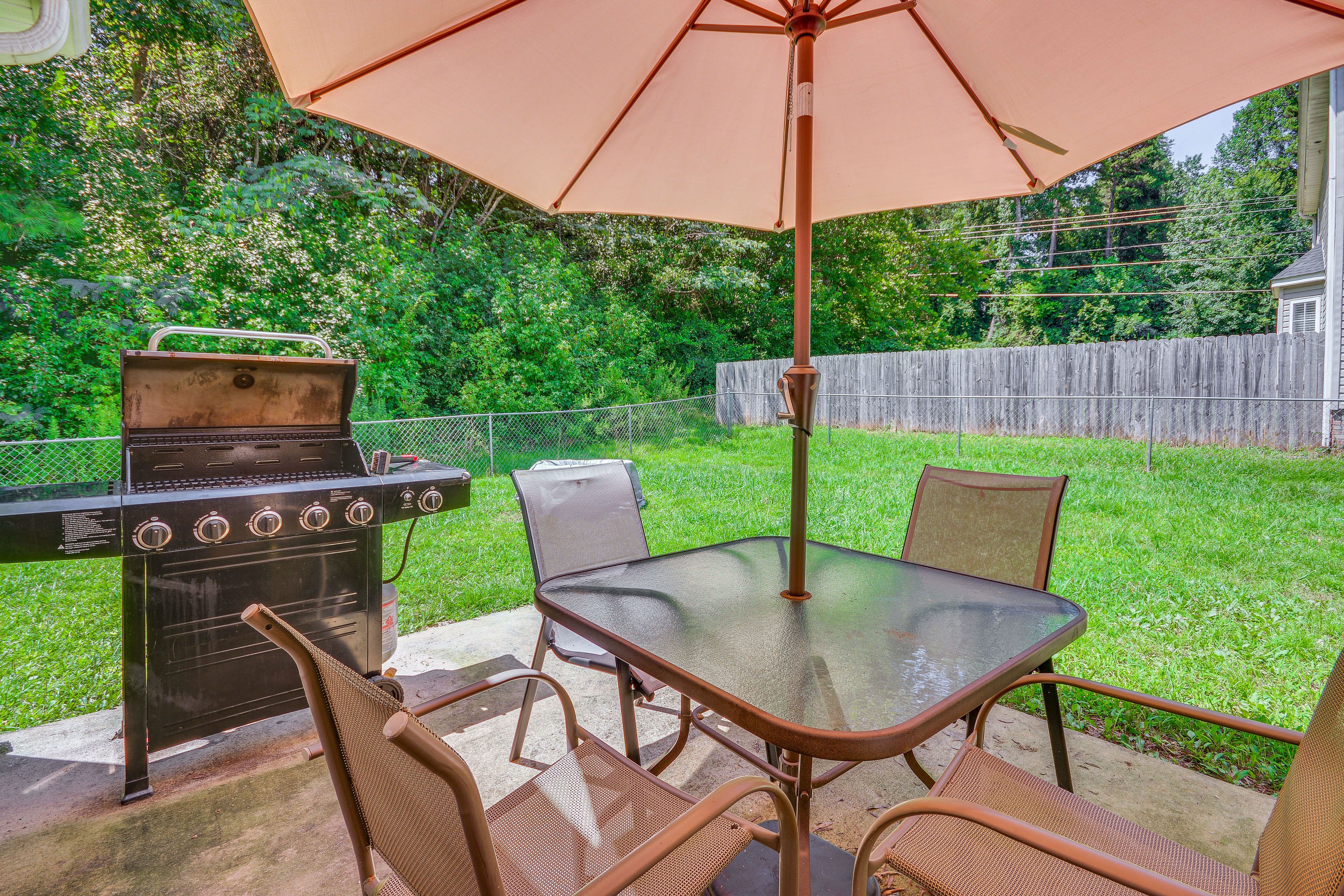 Greensboro Vacation Rental | 3BR | 2BA | 1,236 Sq Ft | 2 Small Steps to Enter