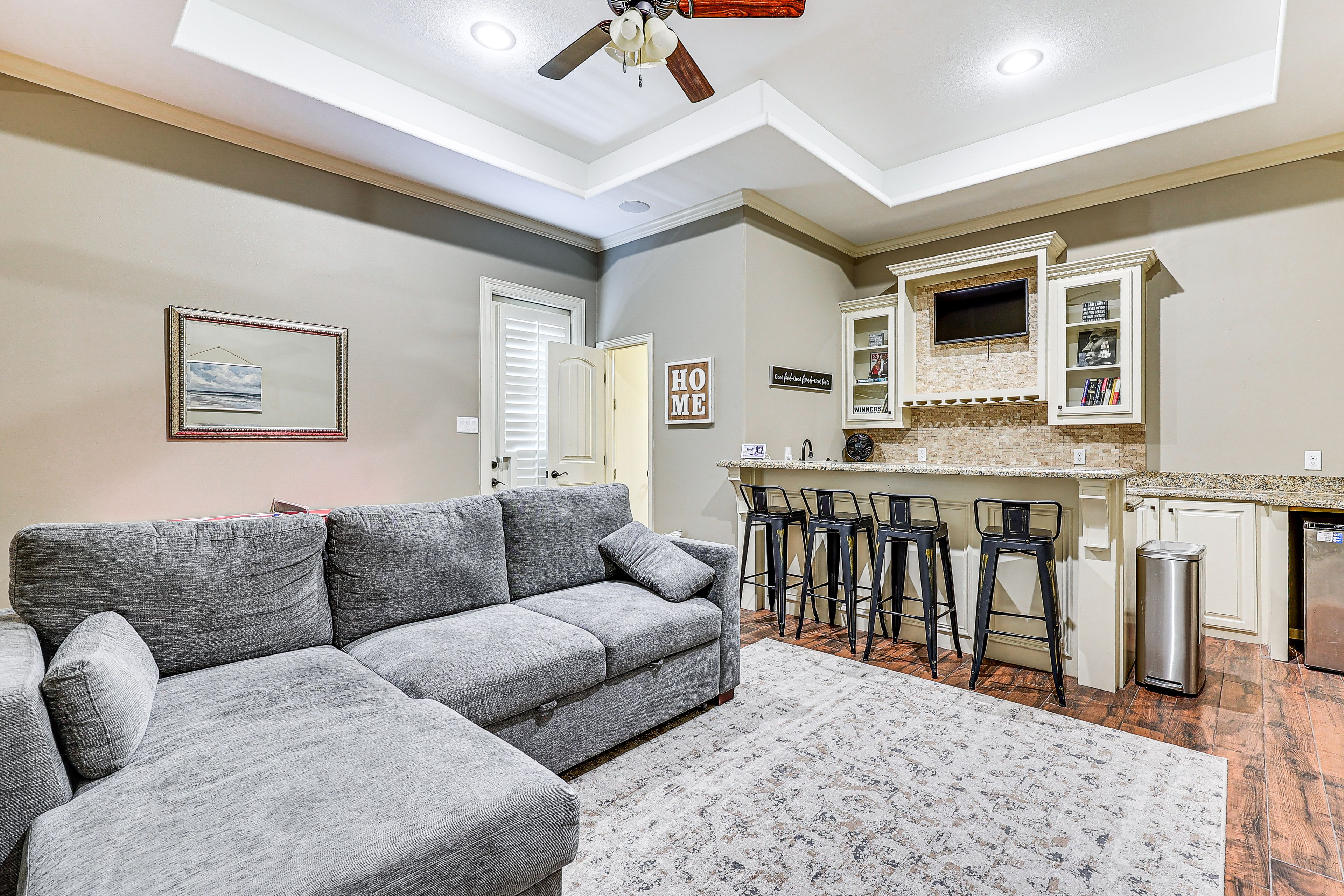 Game Room | 1st Floor | Mini Ping-Pong Table | Wet Bar | Smart TV