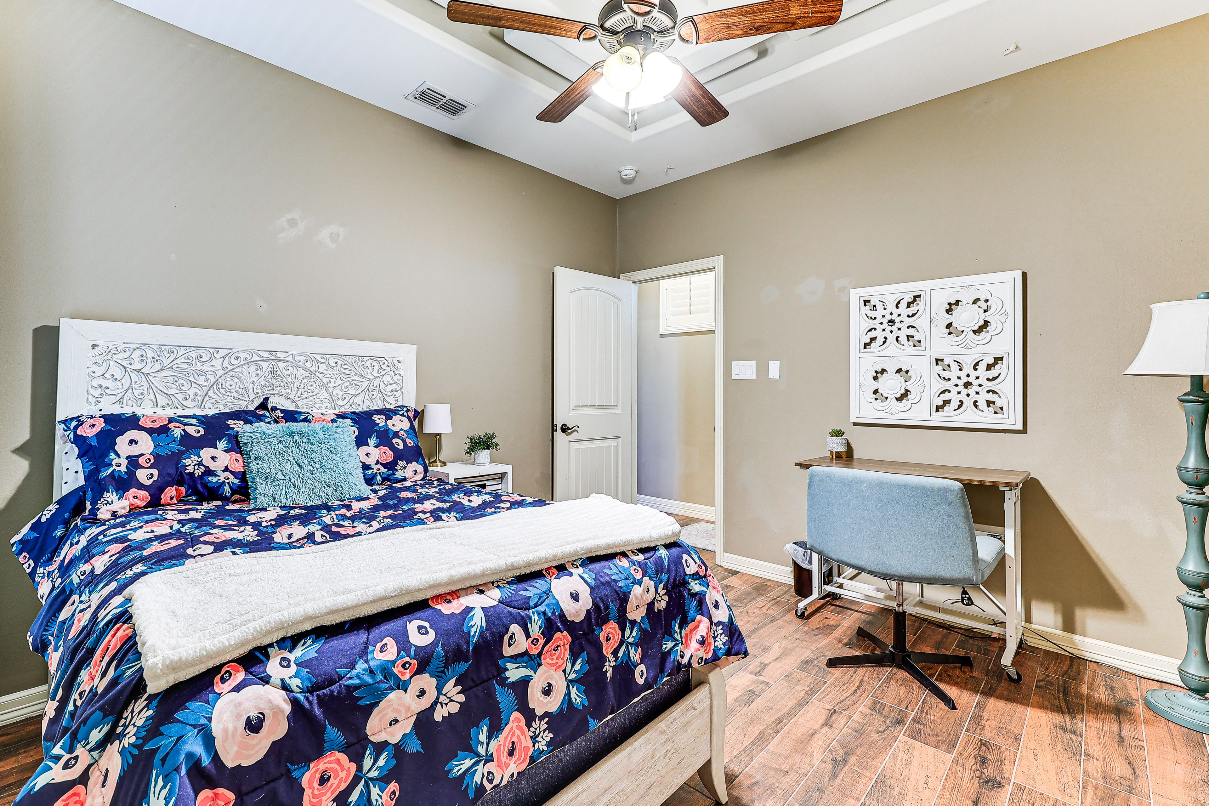Bedroom 2 | 2nd Floor | Queen Bed