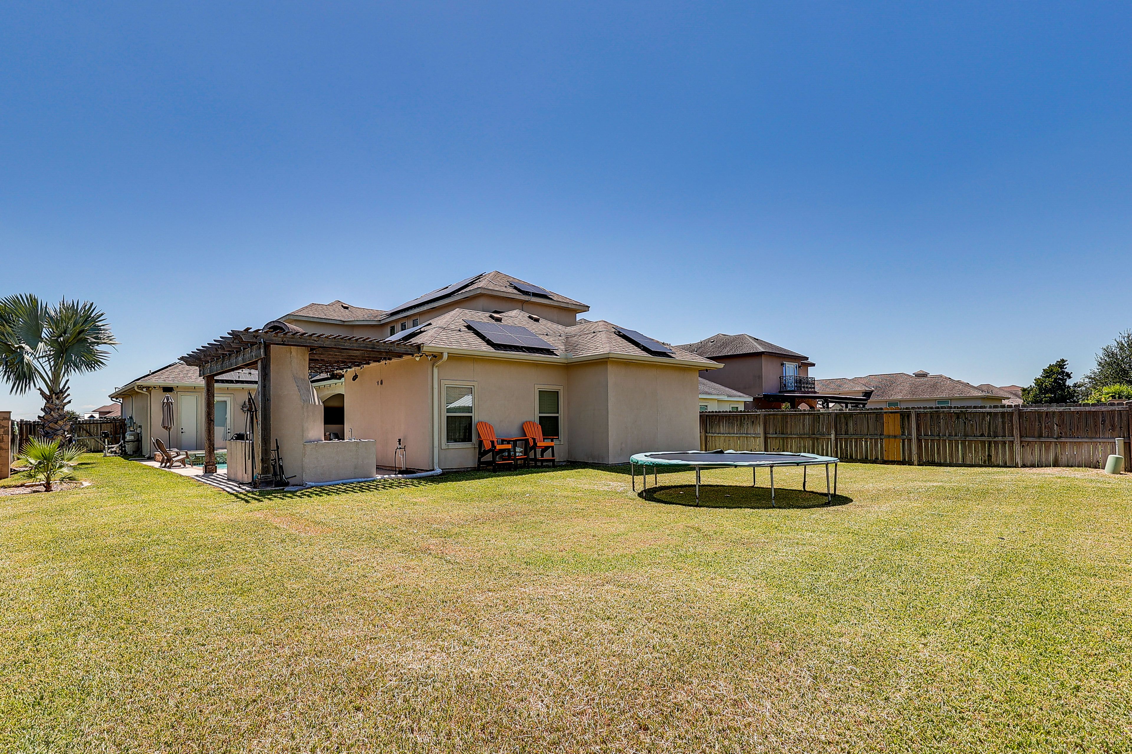 Fully Fenced Backyard | Trampoline