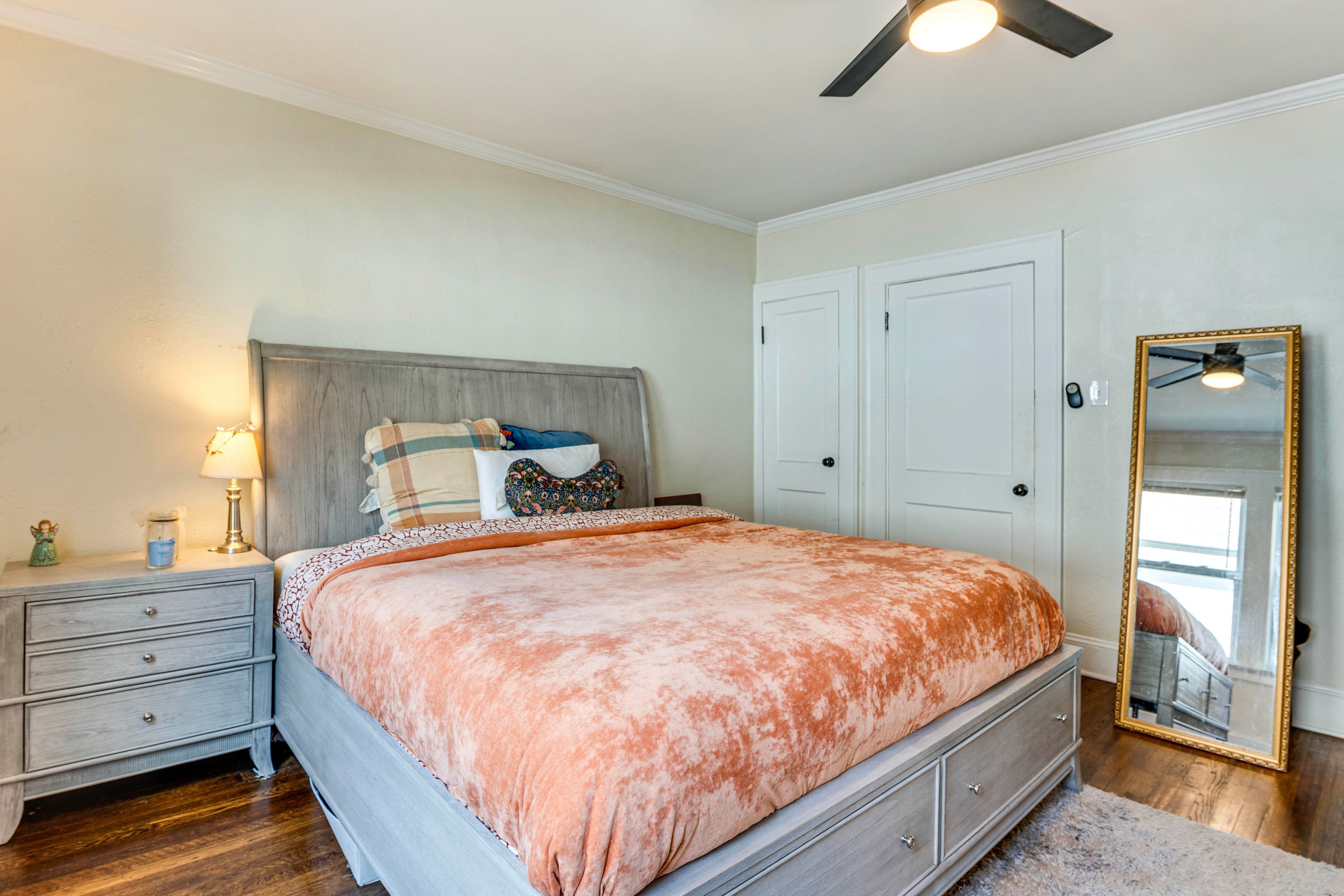 Bedroom 1 | King Bed | Smart TV