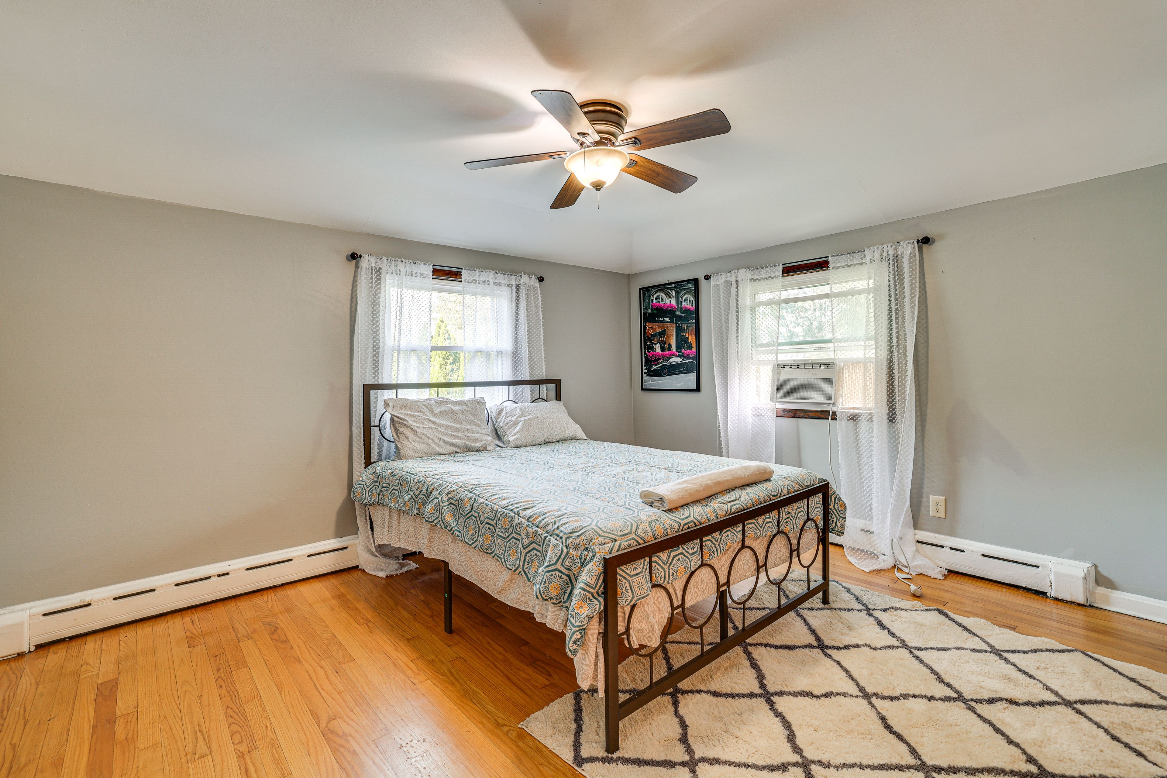 Bedroom 2 | Queen Bed | TV | Upper Floor