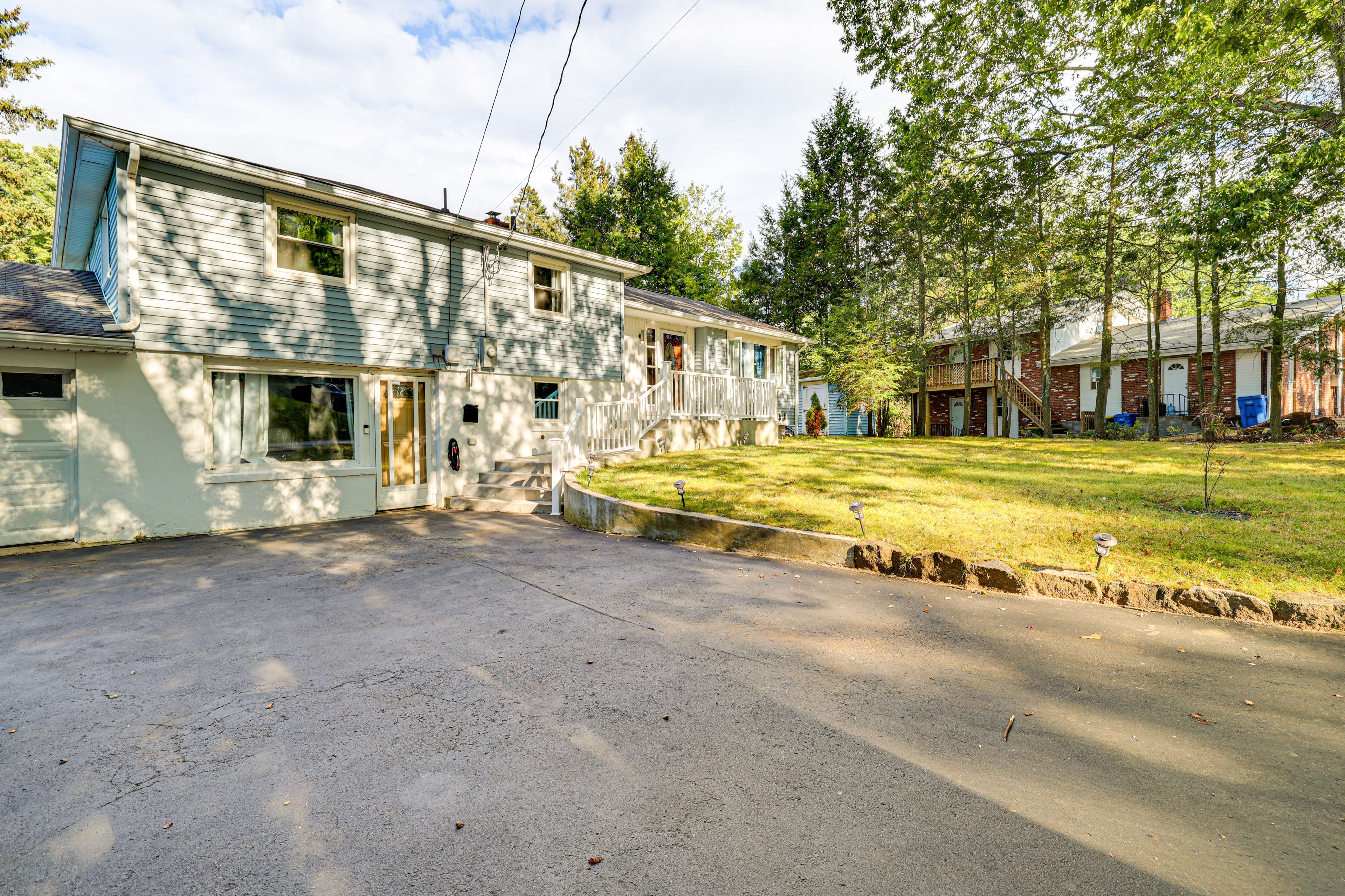 Parking | Driveway (2 Vehicles)