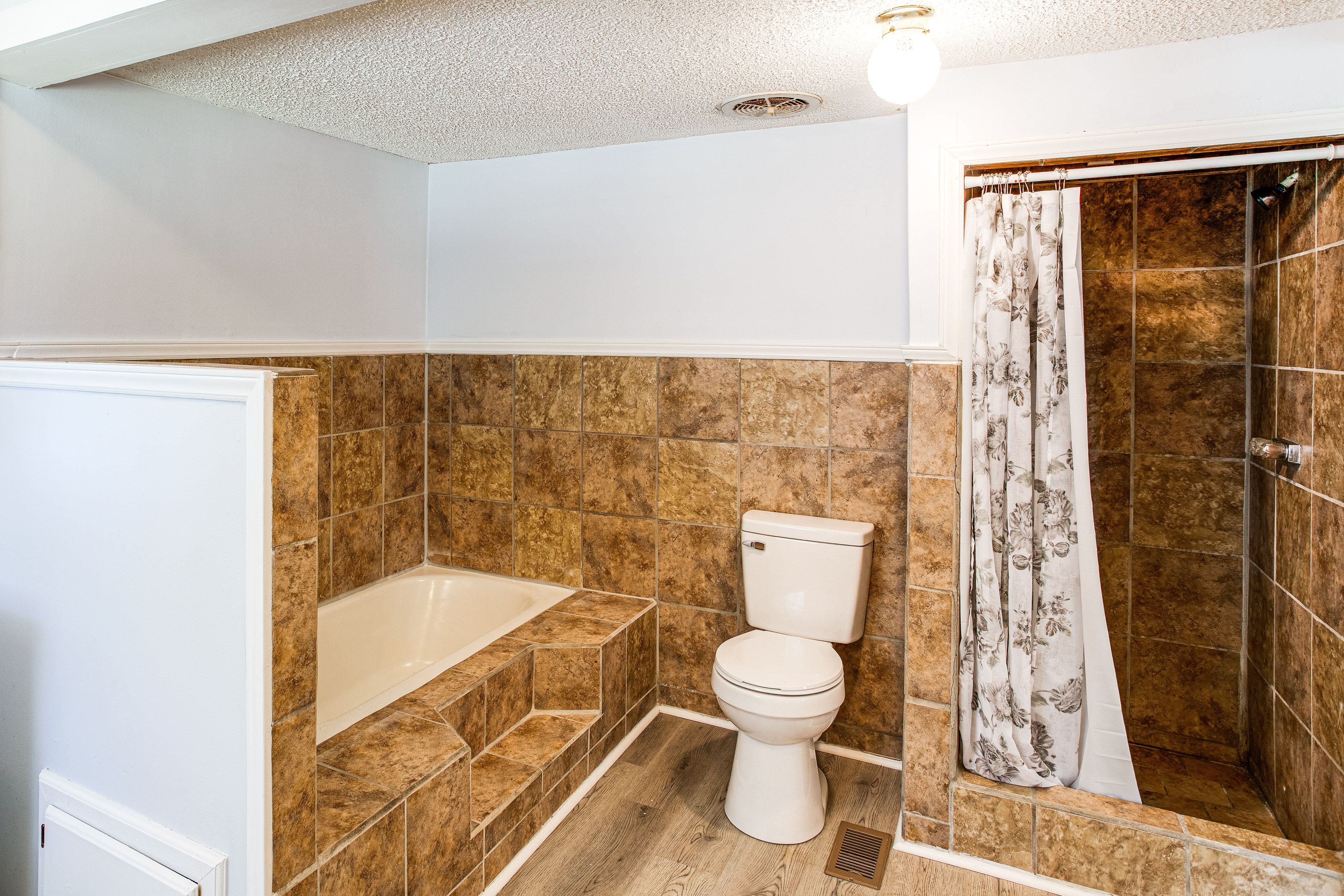 En-Suite Bathroom | Towels Provided
