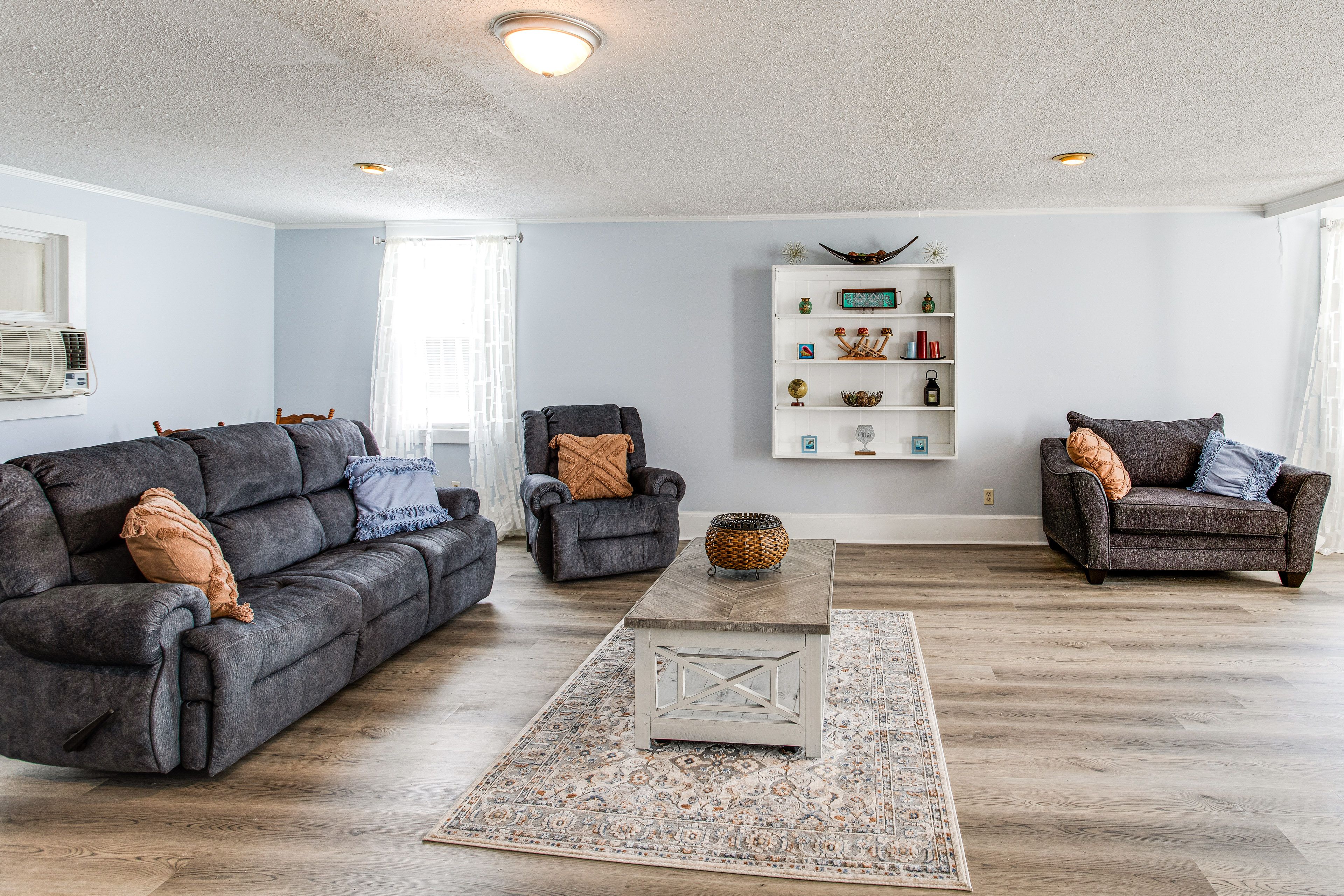 Den | Window A/C Unit